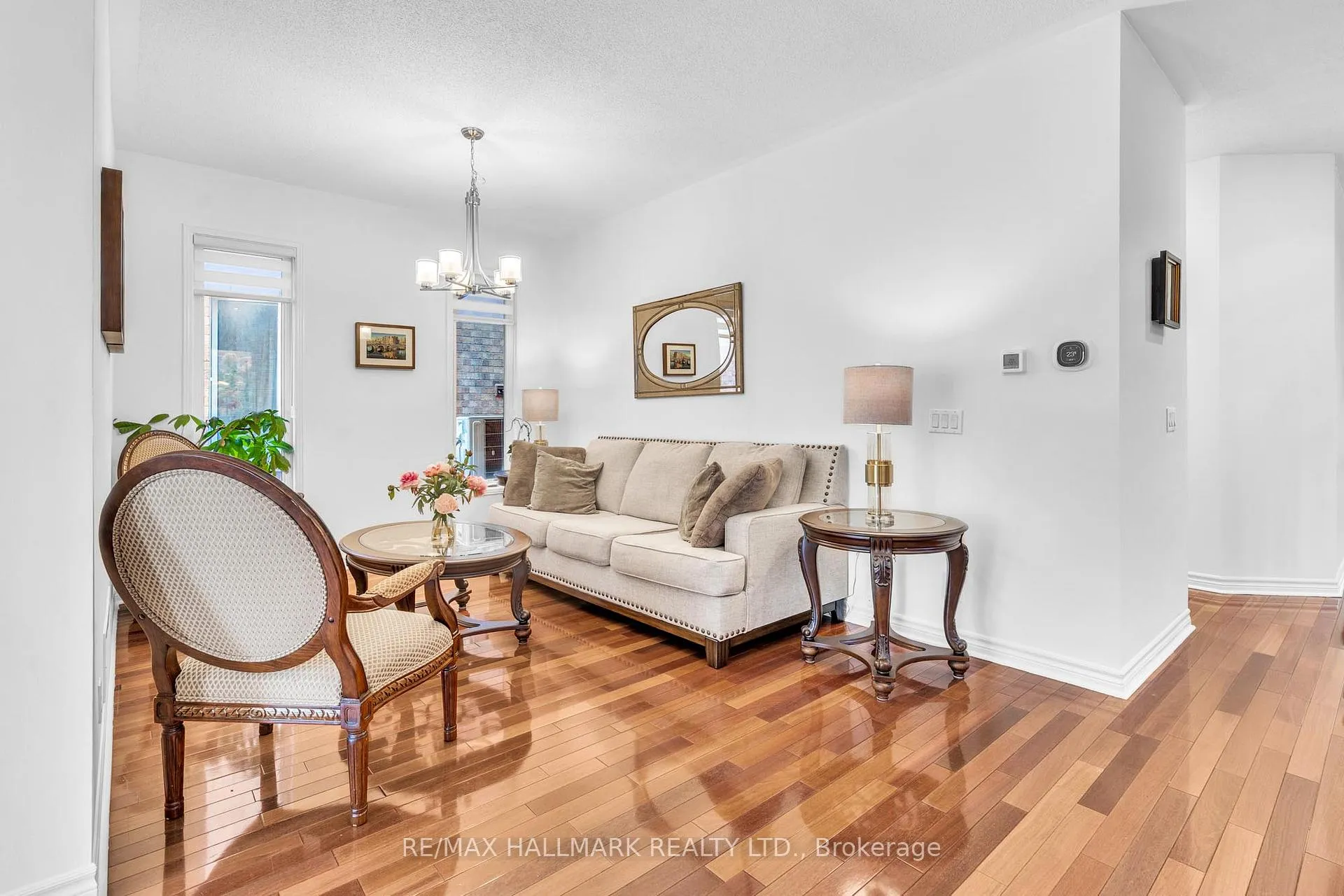 Photo 12 of 21 Brooks Avenue, Aurora, Bayview Northeast — HOMEH