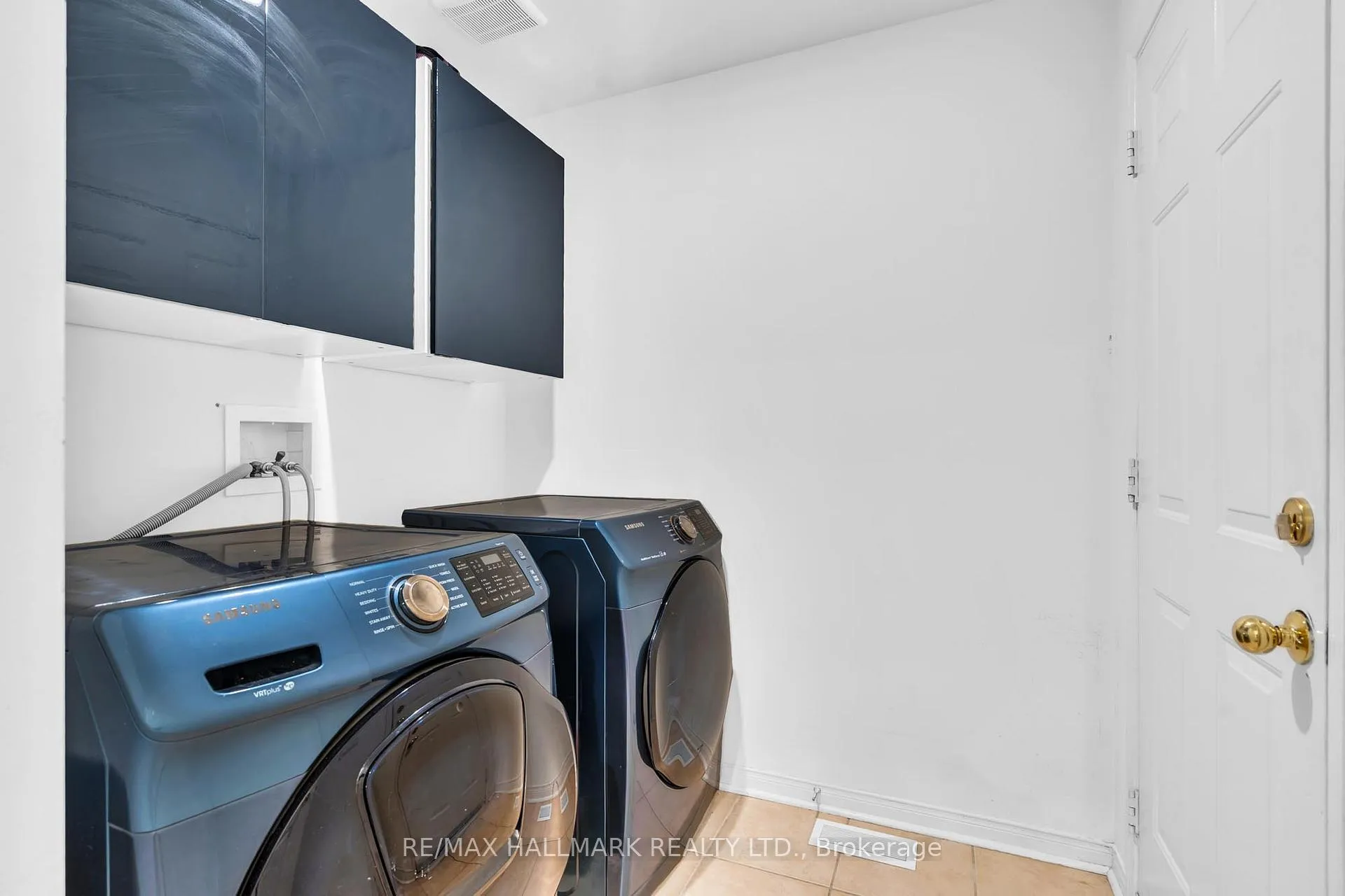 Photo 15 of 21 Brooks Avenue, Aurora, Bayview Northeast — HOMEH