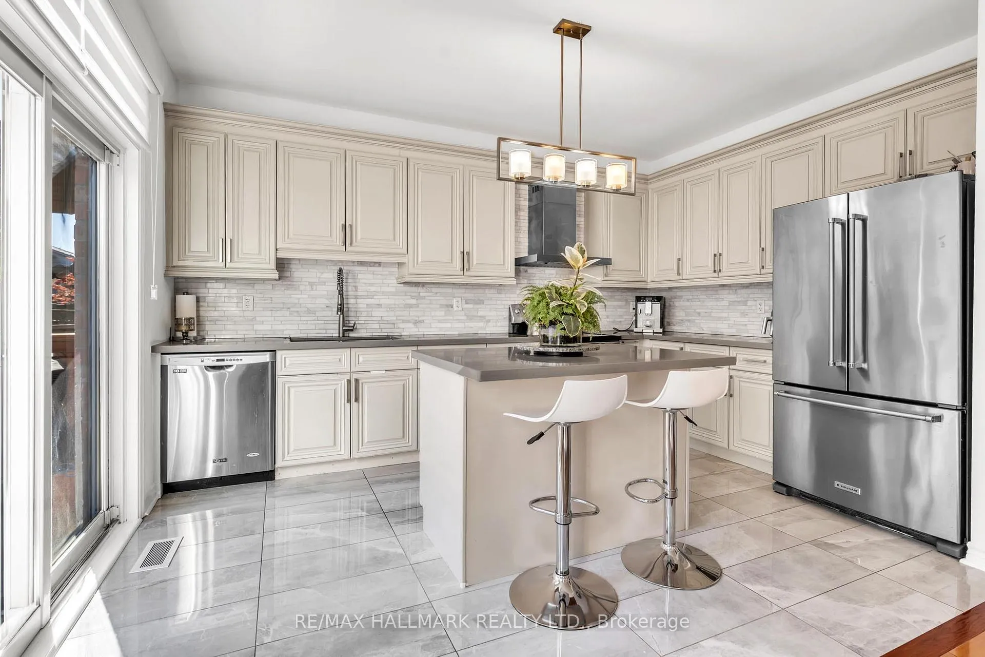 Photo 22 of 21 Brooks Avenue, Aurora, Bayview Northeast — HOMEH