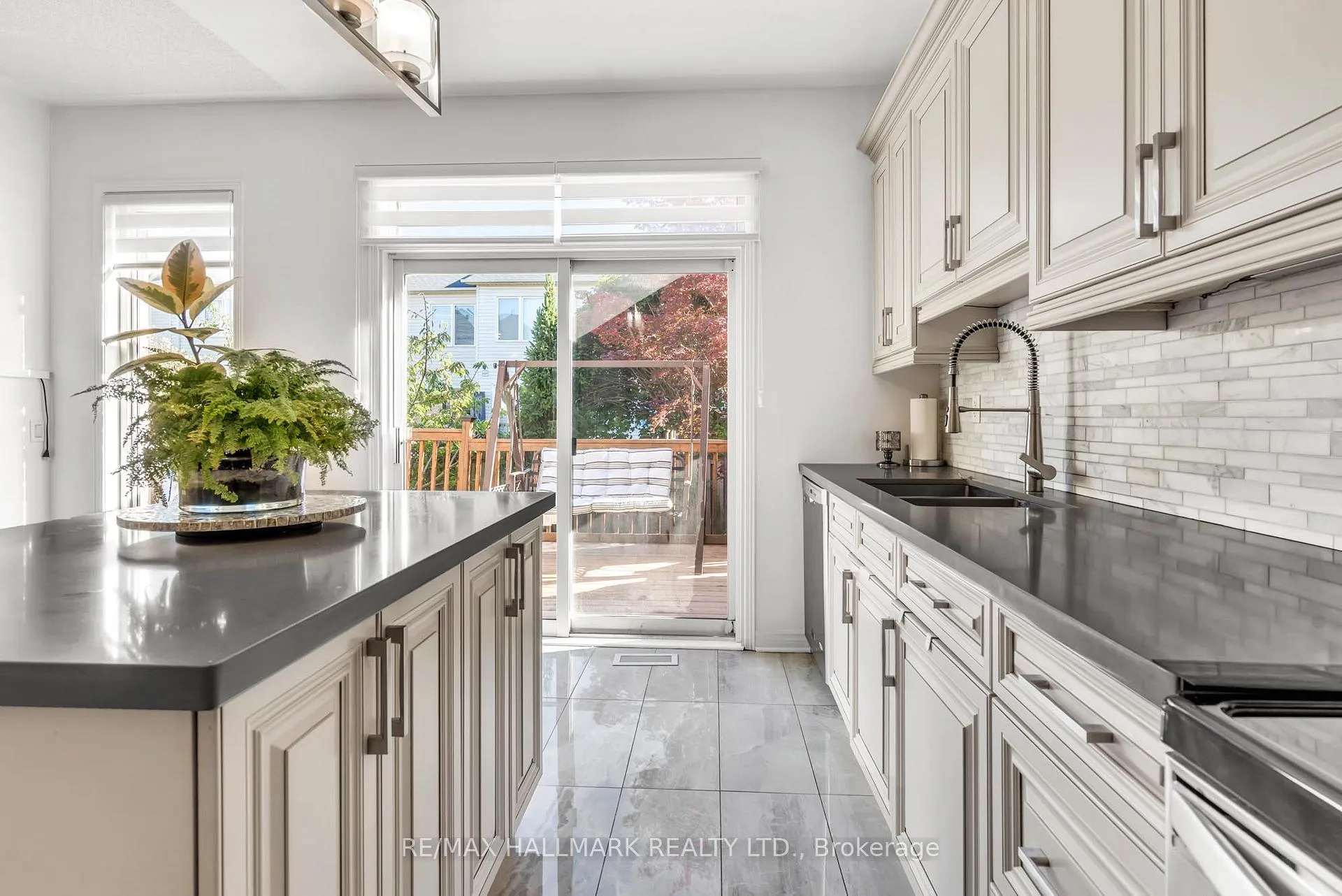 Photo 24 of 21 Brooks Avenue, Aurora, Bayview Northeast — HOMEH