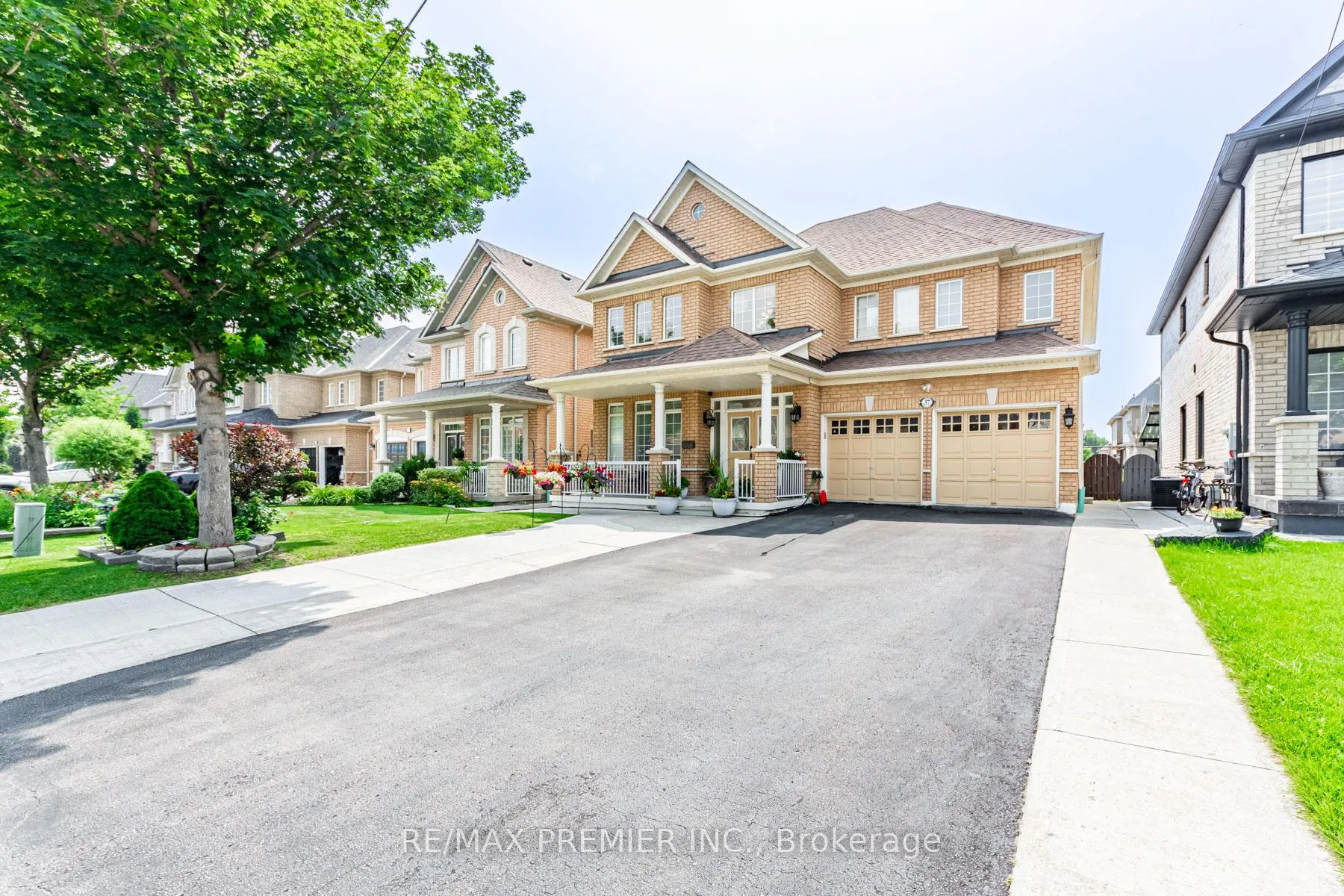 Photo 1 of 37 Colombo Crescent, Vaughan, Maple — HOMEH