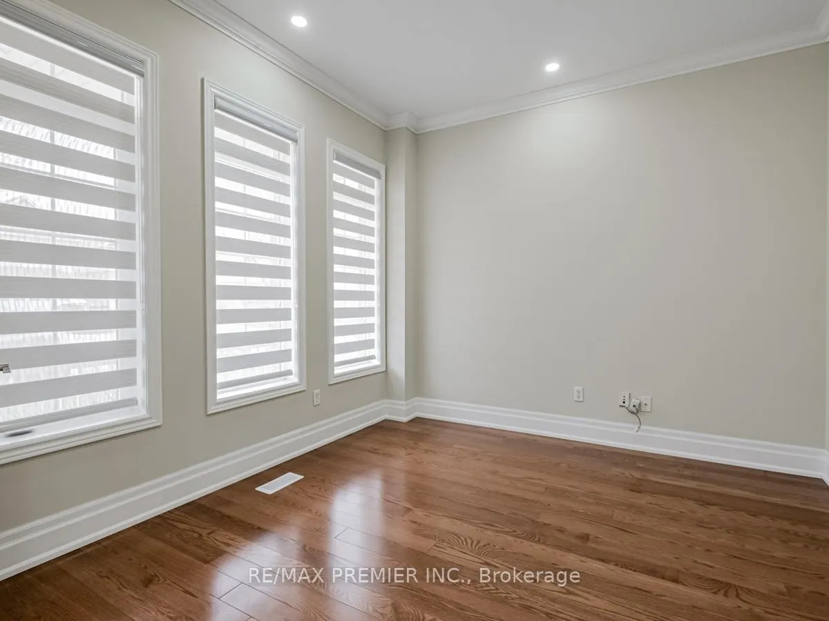 Photo 4 of 37 Colombo Crescent, Vaughan, Maple — HOMEH