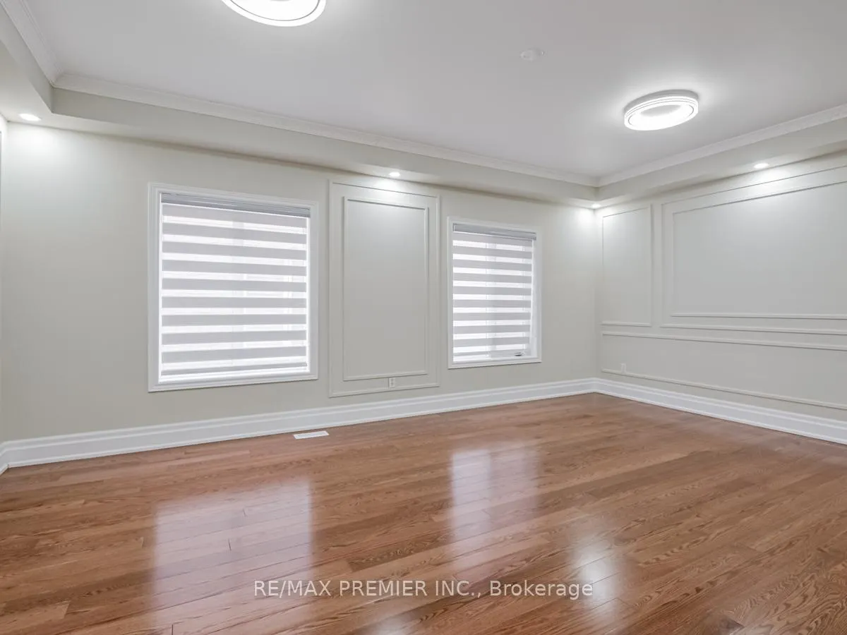 Photo 5 of 37 Colombo Crescent, Vaughan, Maple — HOMEH