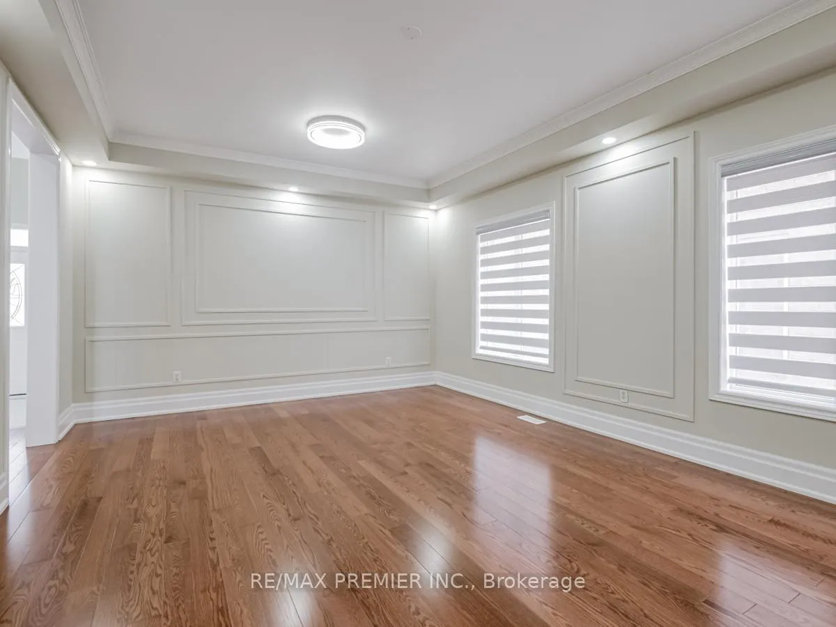 Photo 6 of 37 Colombo Crescent, Vaughan, Maple — HOMEH