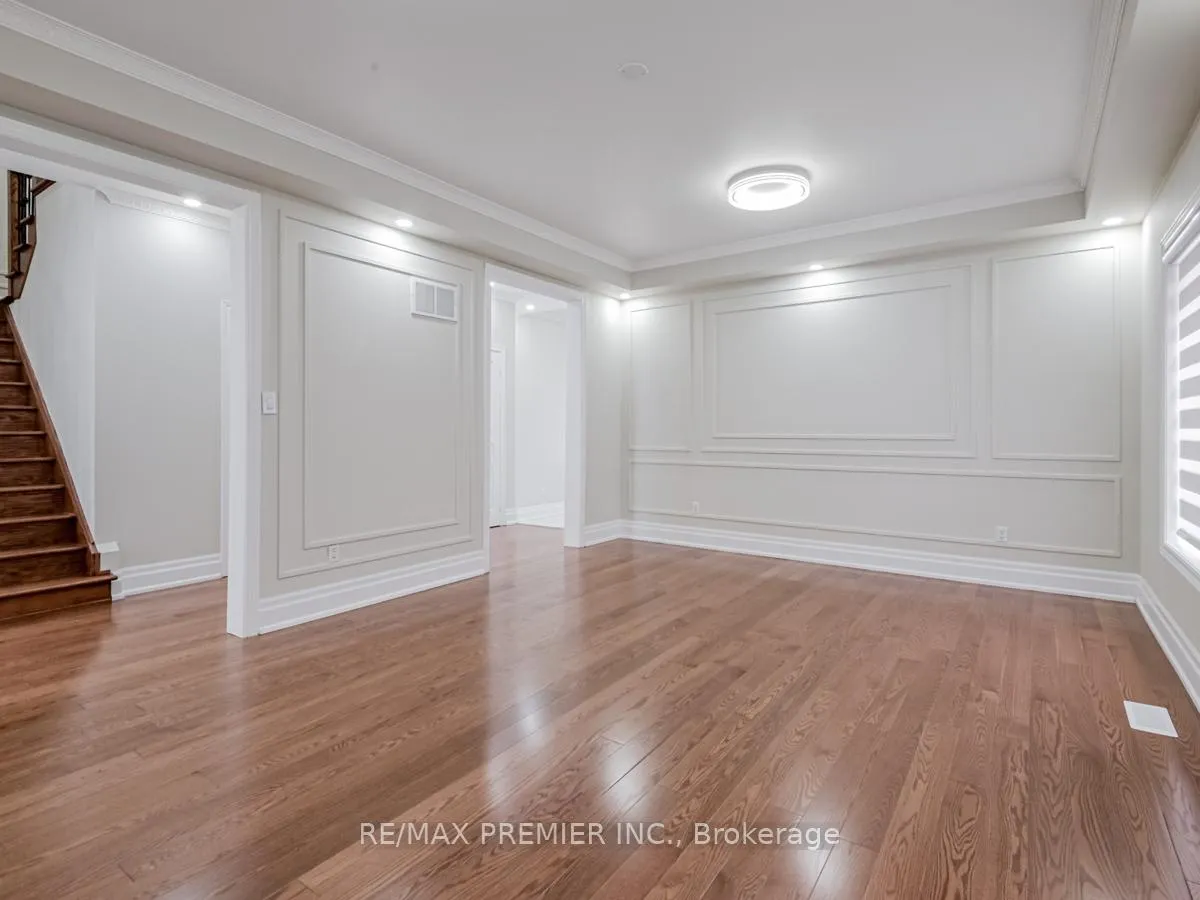 Photo 7 of 37 Colombo Crescent, Vaughan, Maple — HOMEH