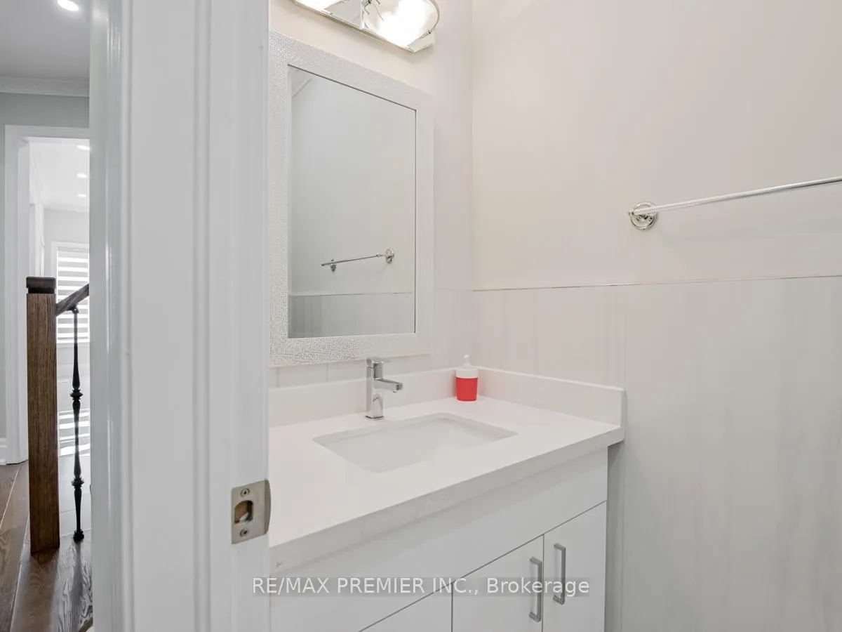 Photo 8 of 37 Colombo Crescent, Vaughan, Maple — HOMEH