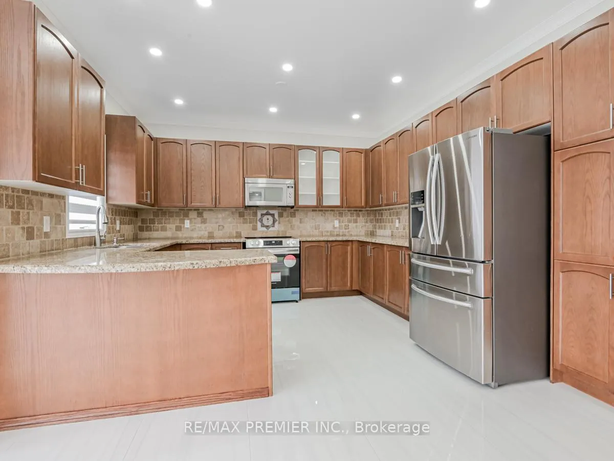 Photo 14 of 37 Colombo Crescent, Vaughan, Maple — HOMEH