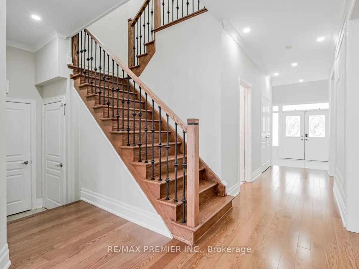 Photo 18 of 37 Colombo Crescent, Vaughan, Maple — HOMEH