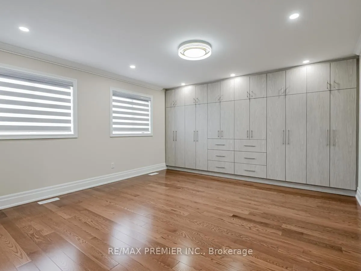 Photo 20 of 37 Colombo Crescent, Vaughan, Maple — HOMEH