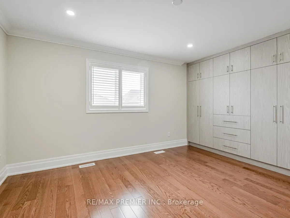 Photo 21 of 37 Colombo Crescent, Vaughan, Maple — HOMEH