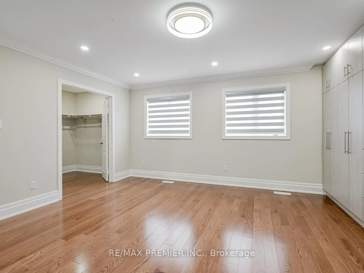 Photo 22 of 37 Colombo Crescent, Vaughan, Maple — HOMEH