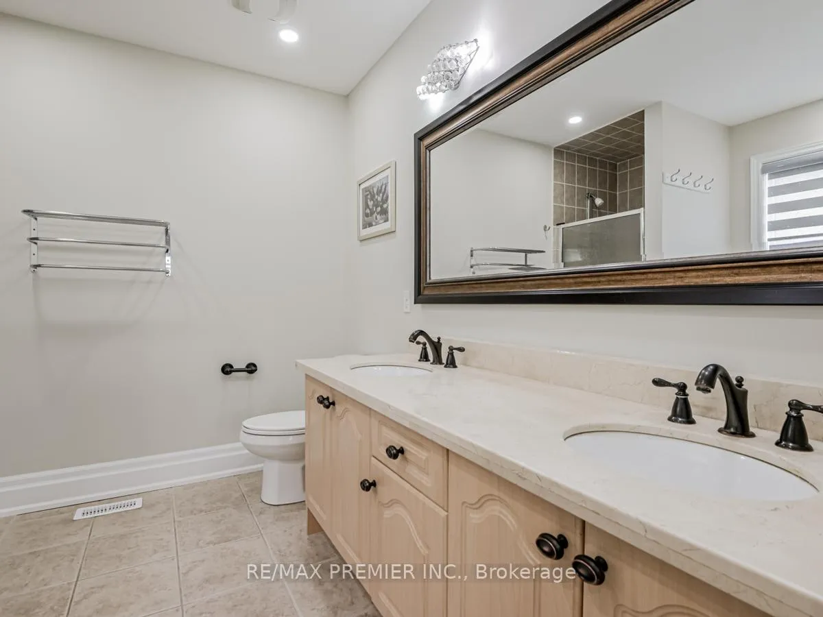 Photo 24 of 37 Colombo Crescent, Vaughan, Maple — HOMEH