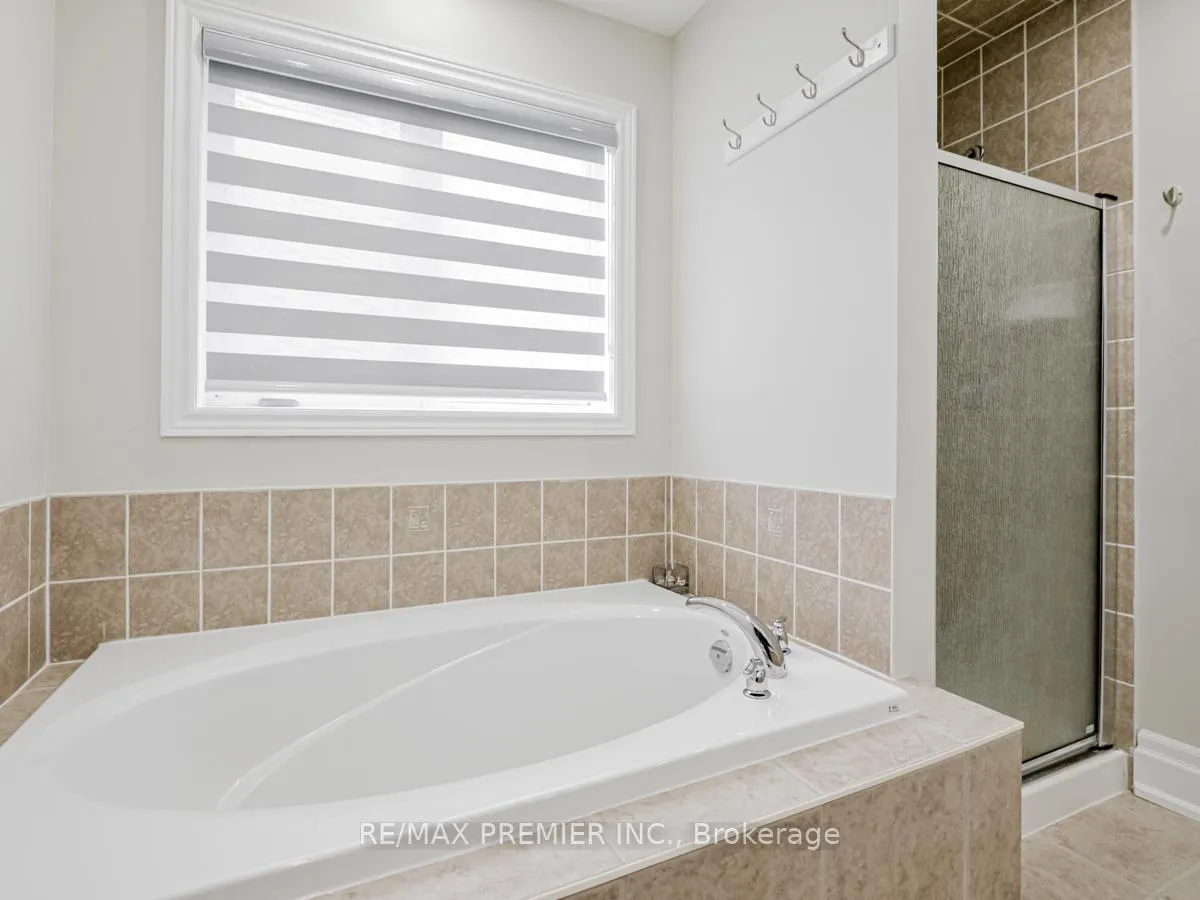 Photo 25 of 37 Colombo Crescent, Vaughan, Maple — HOMEH