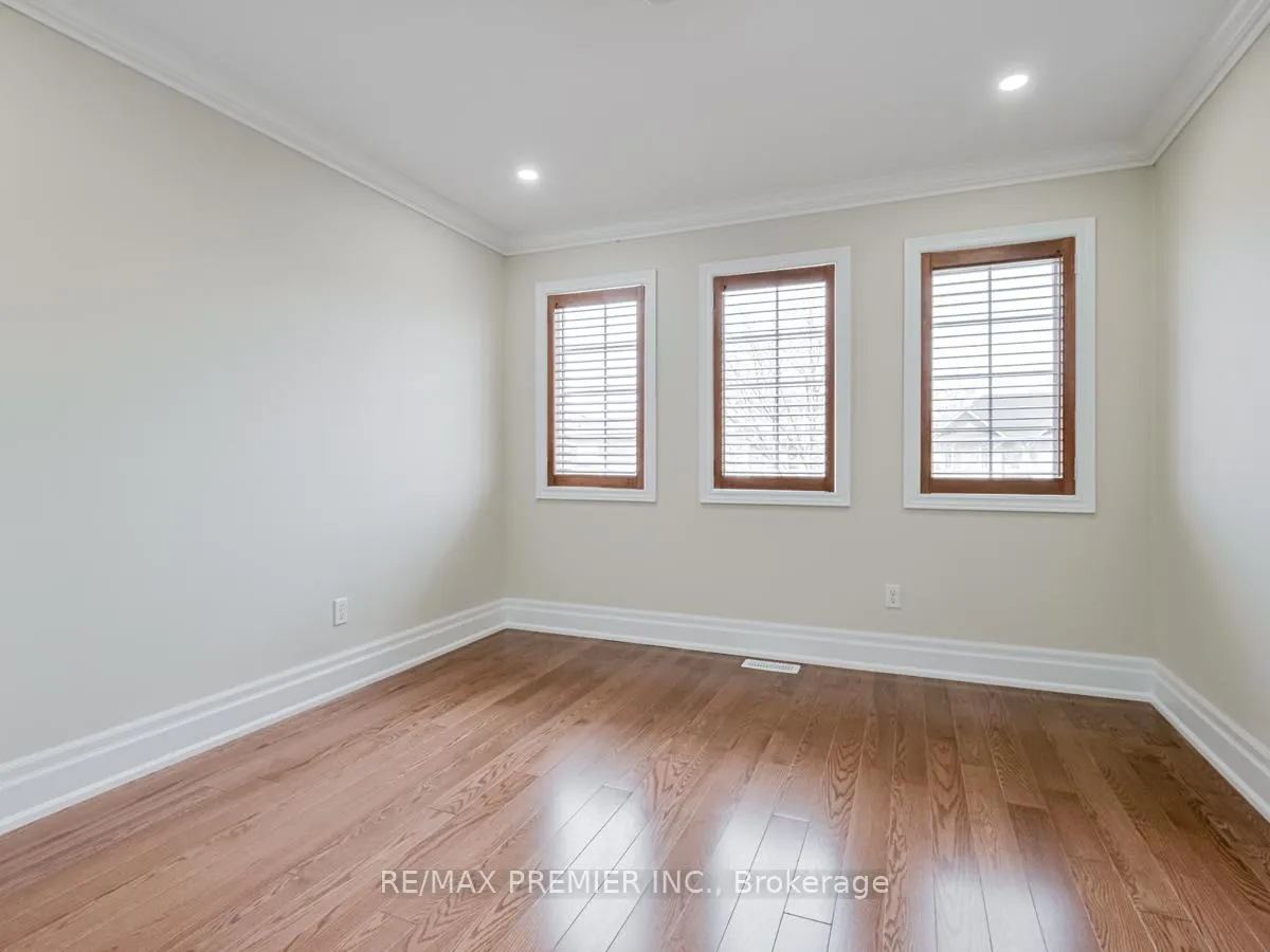 Photo 28 of 37 Colombo Crescent, Vaughan, Maple — HOMEH