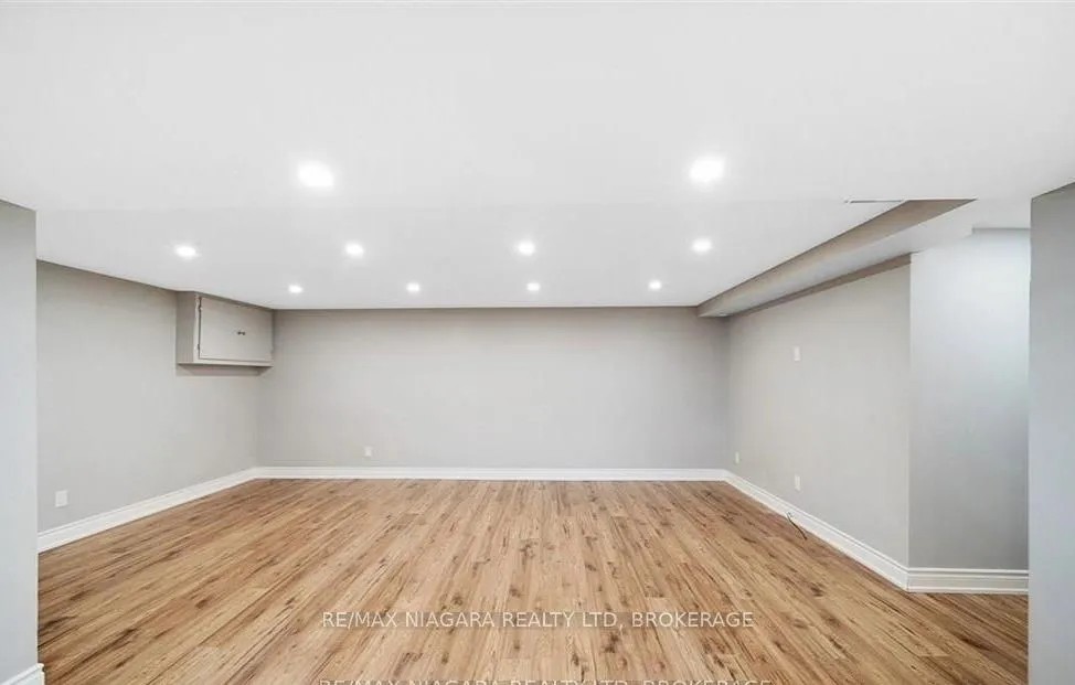 Photo 6 of Unit LOWER Unit, 4102 Brookdale Drive, Niagara Falls, Ascot — HOMEH