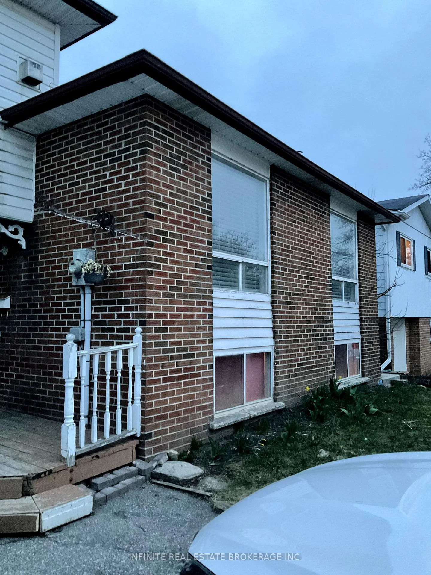 Front of 122 Parkview Drive