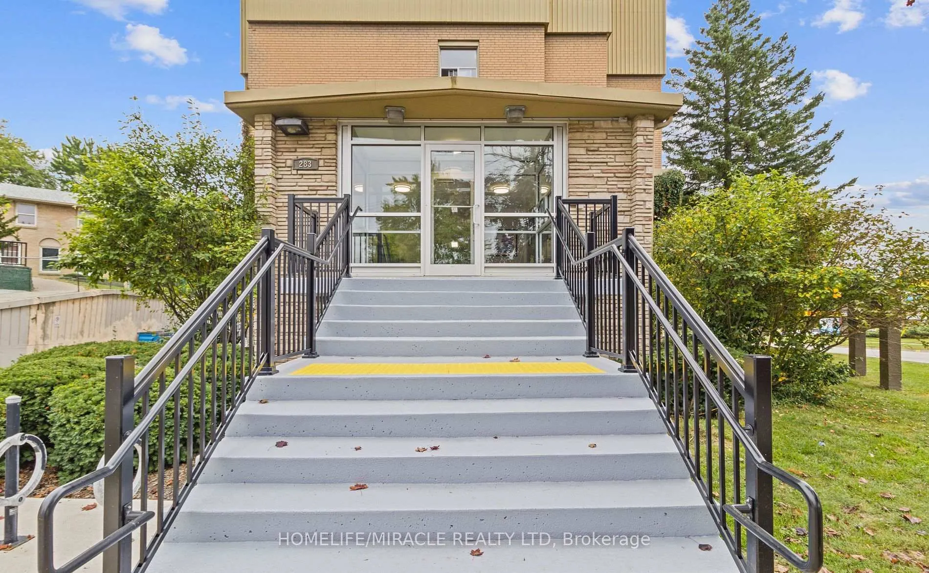 Photo 3 of Unit 206, 283 Fairway Road N, Kitchener, Centreville Chicopee — HOMEH