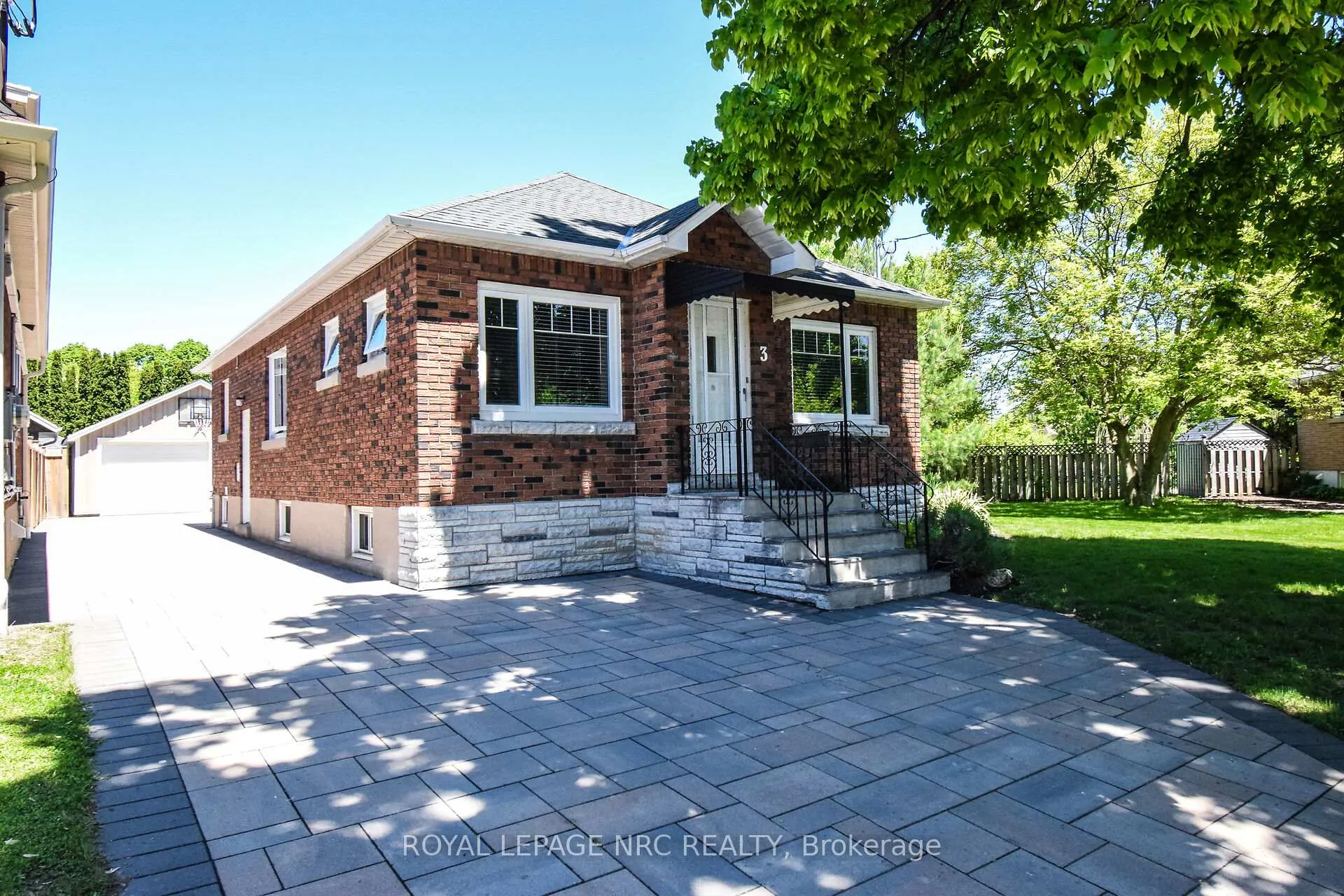 Photo 1 of 3 Kingsway Crescent, St. Catharines, Fairview — HOMEH