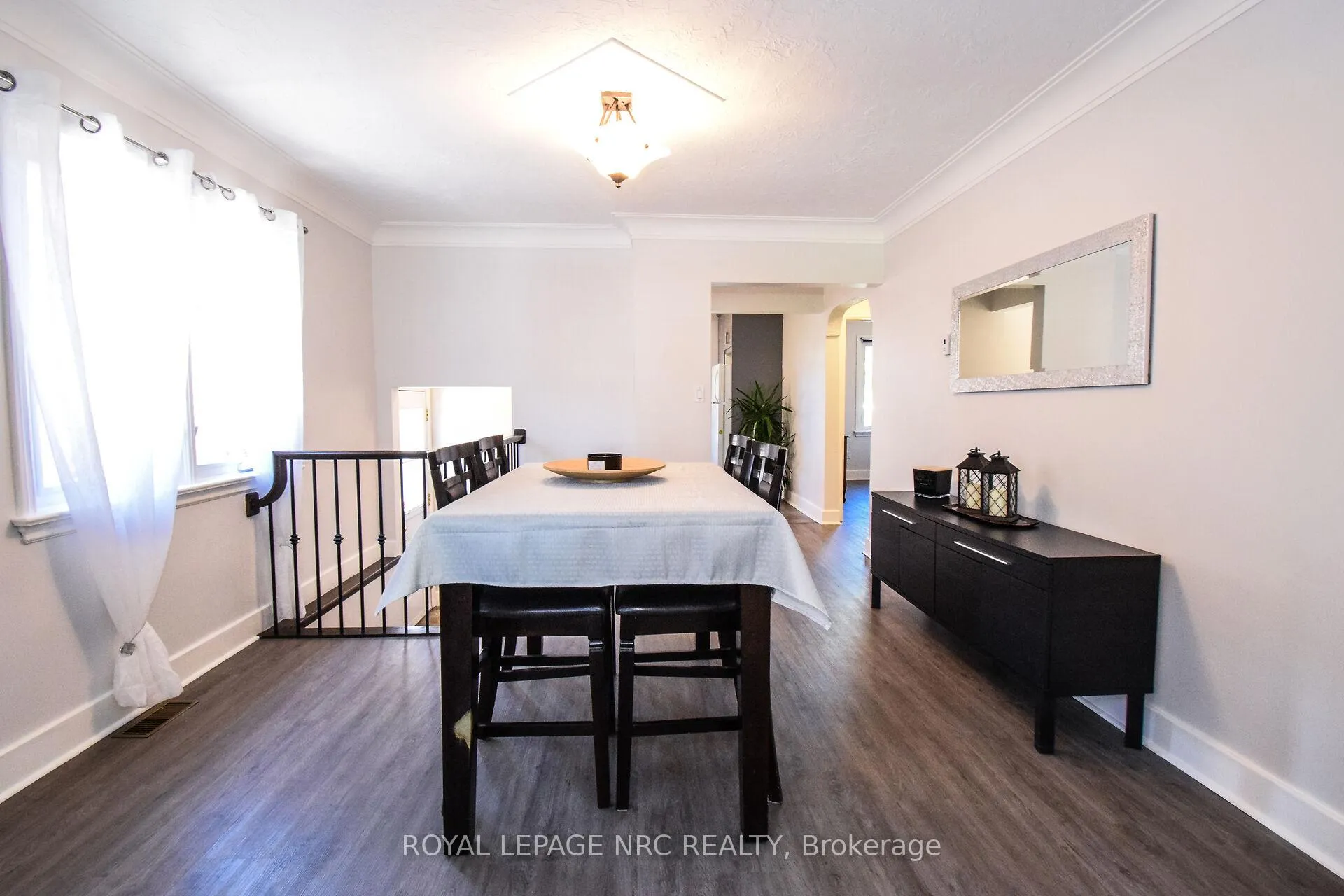 Photo 6 of 3 Kingsway Crescent, St. Catharines, Fairview — HOMEH