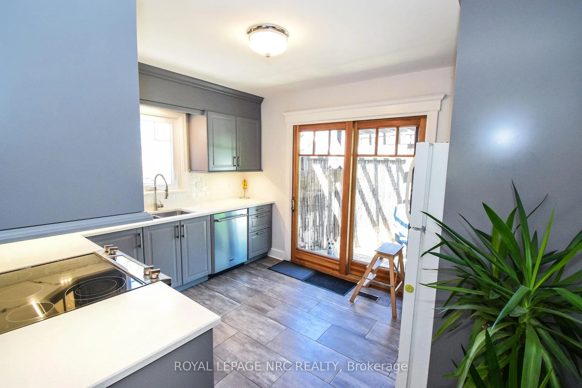 Photo 9 of 3 Kingsway Crescent, St. Catharines, Fairview — HOMEH