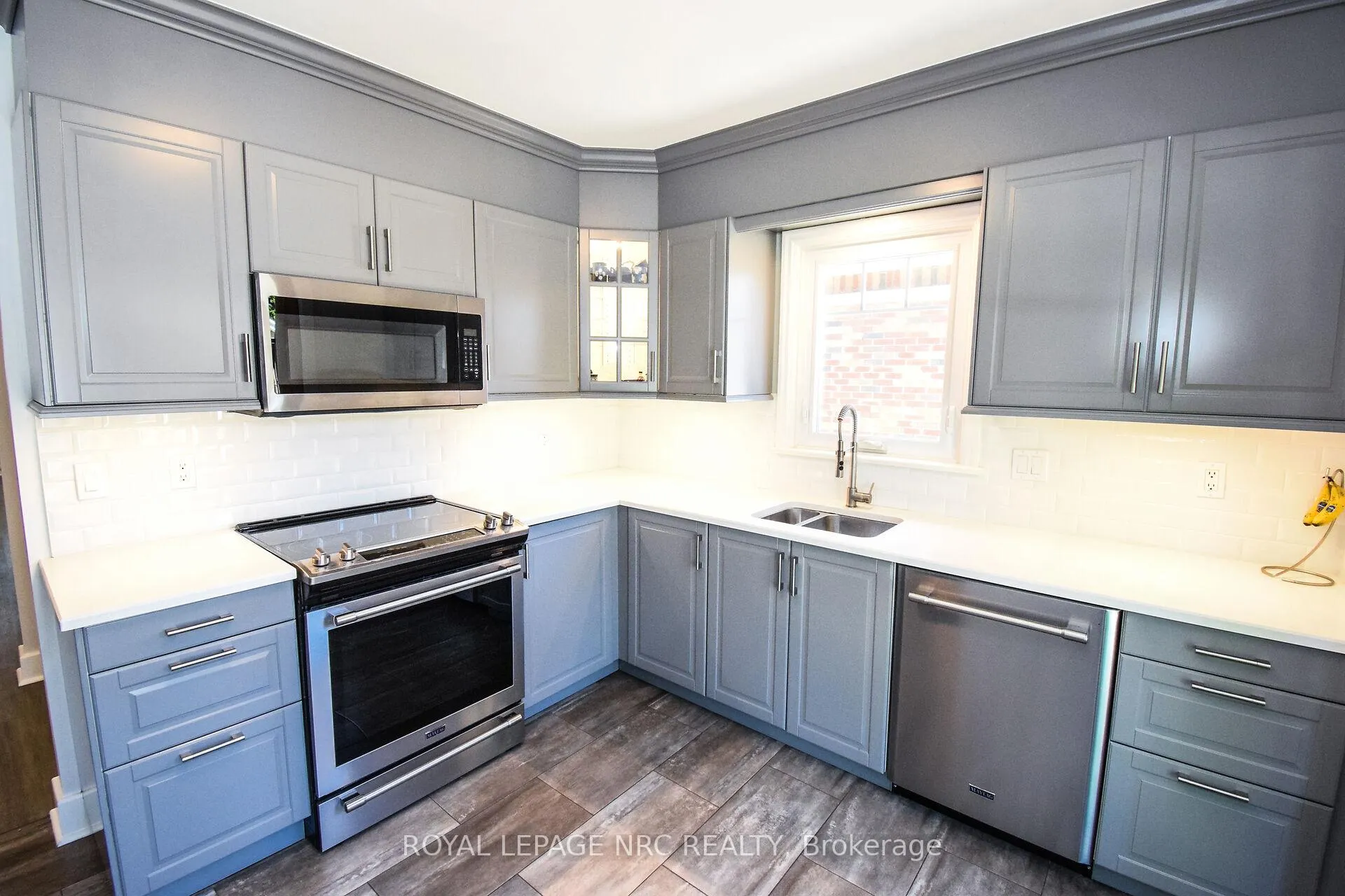 Photo 11 of 3 Kingsway Crescent, St. Catharines, Fairview — HOMEH