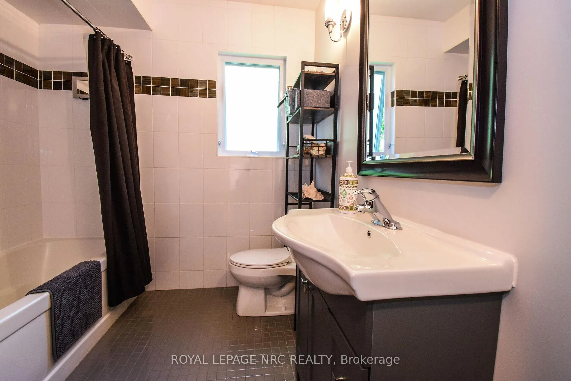 Photo 18 of 3 Kingsway Crescent, St. Catharines, Fairview — HOMEH