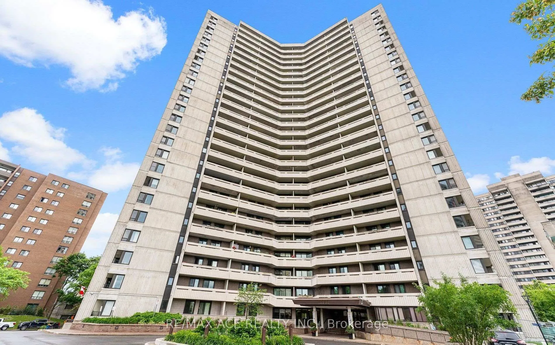 Front of Unit 1506, 1171 Ambleside Drive