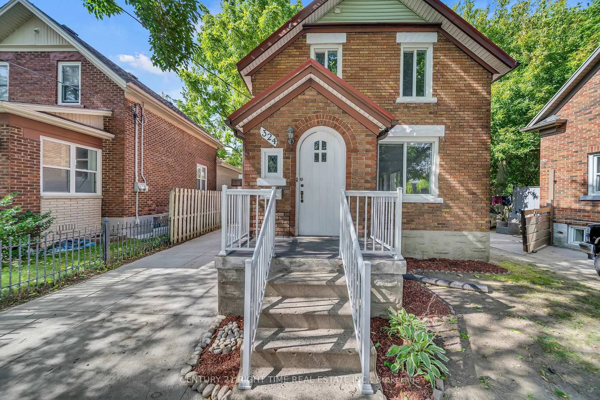Photo 3 of 324 Victoria Street S, Kitchener — HOMEH