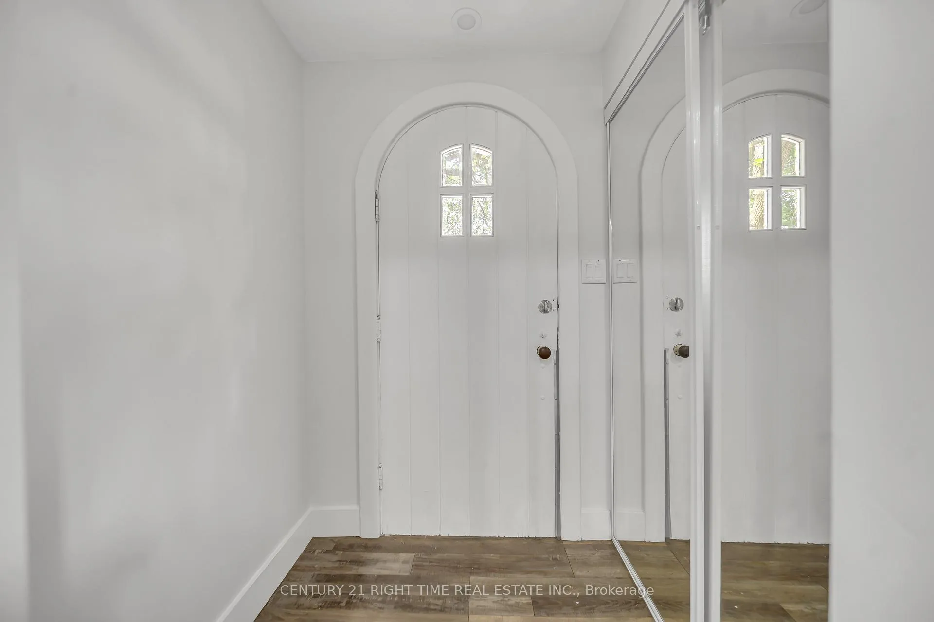 Photo 5 of 324 Victoria Street S, Kitchener — HOMEH