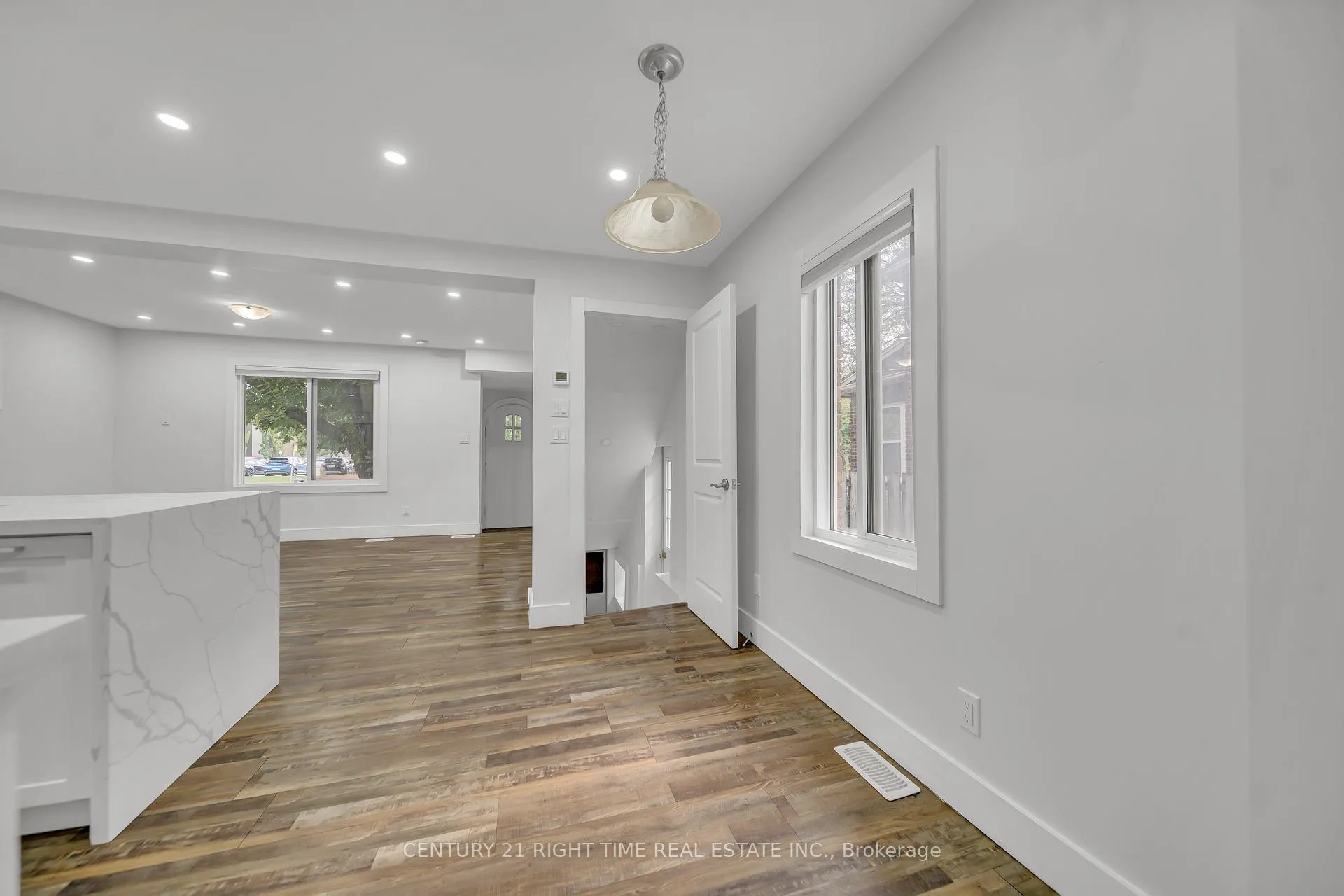 Photo 13 of 324 Victoria Street S, Kitchener — HOMEH