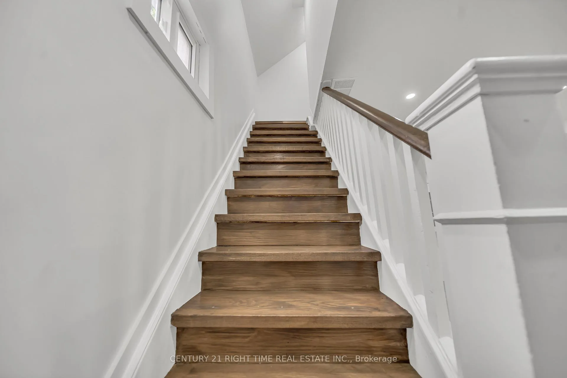Photo 15 of 324 Victoria Street S, Kitchener — HOMEH