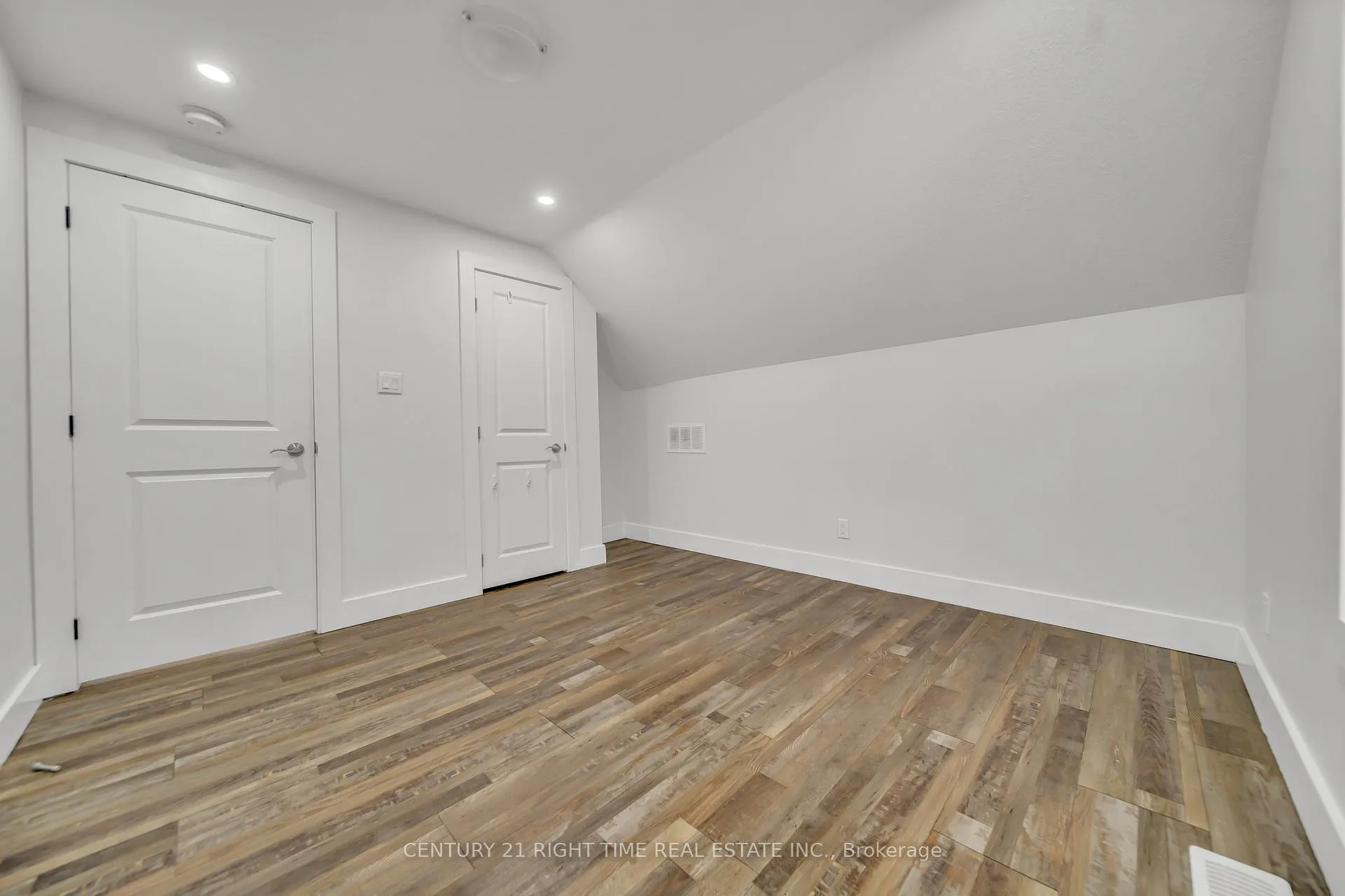 Photo 18 of 324 Victoria Street S, Kitchener — HOMEH