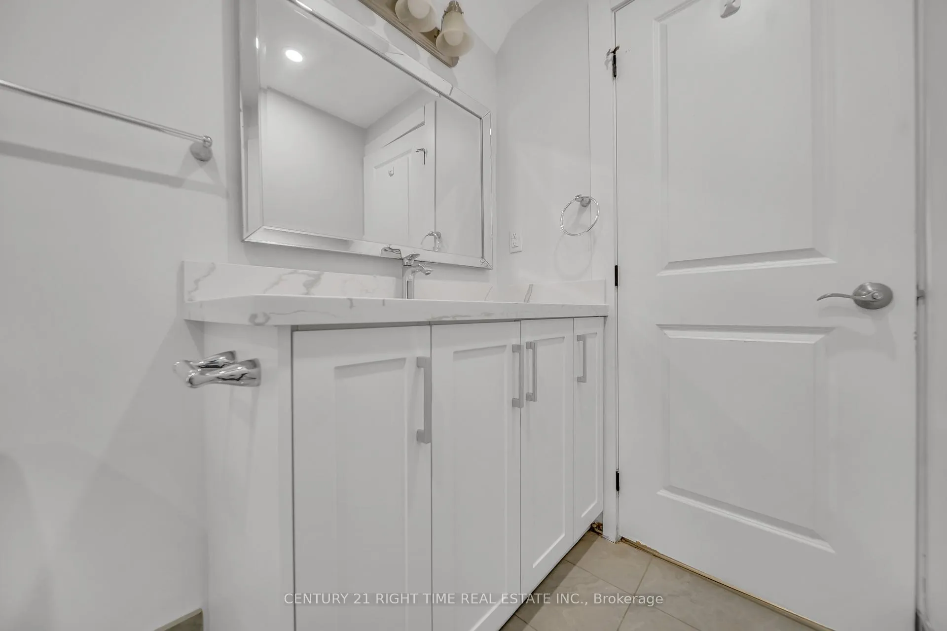 Photo 22 of 324 Victoria Street S, Kitchener — HOMEH