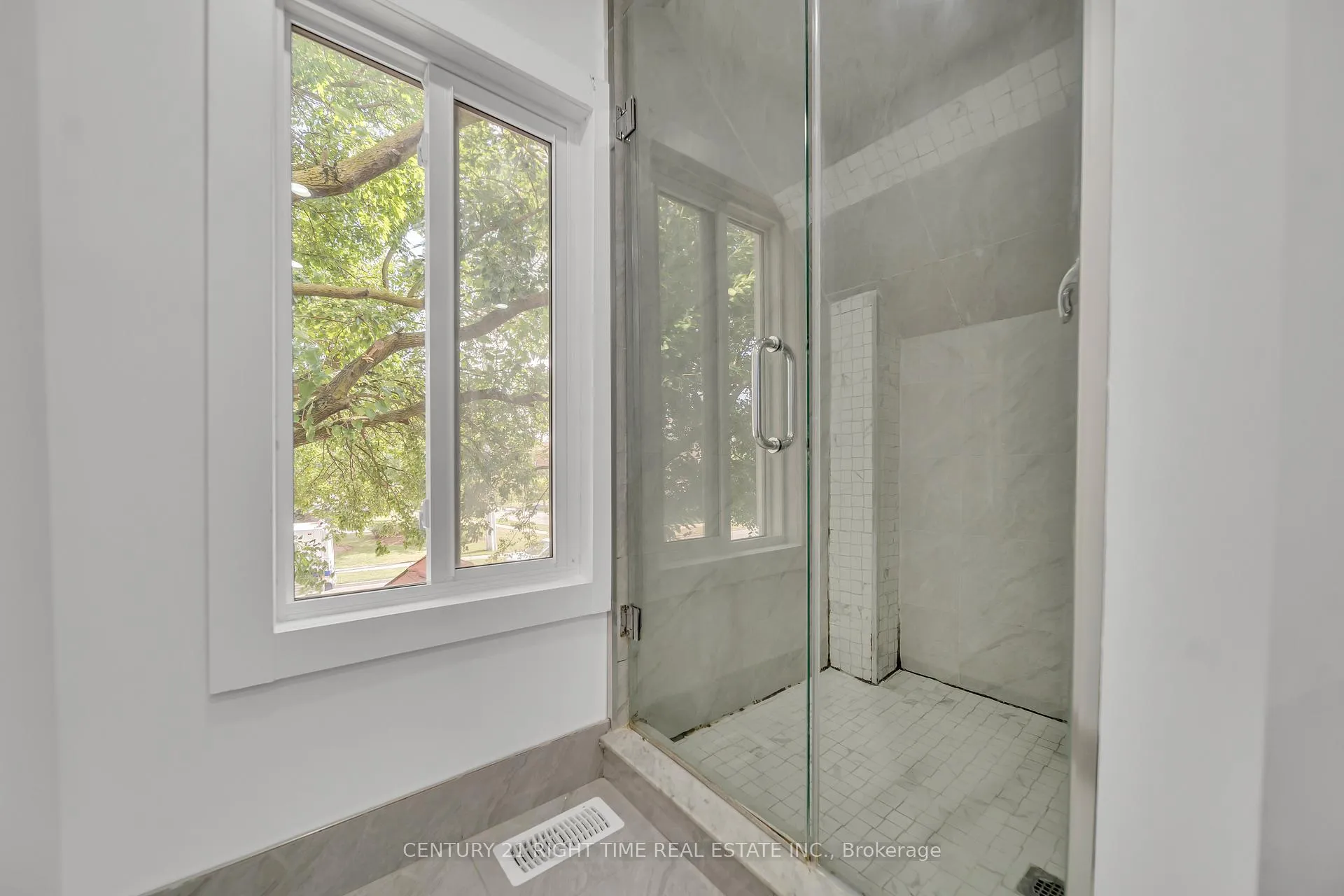 Photo 23 of 324 Victoria Street S, Kitchener — HOMEH