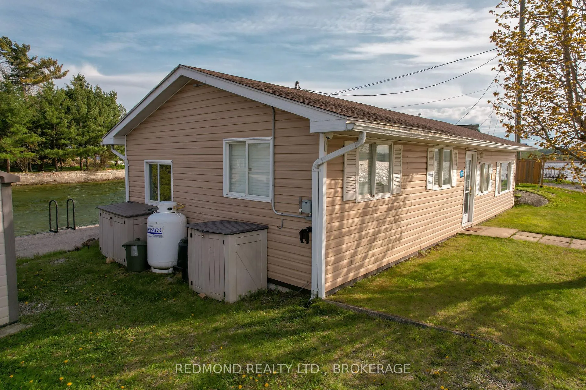 Photo 5 of 396 Howe Island Ferry Road S, Gananoque — HOMEH