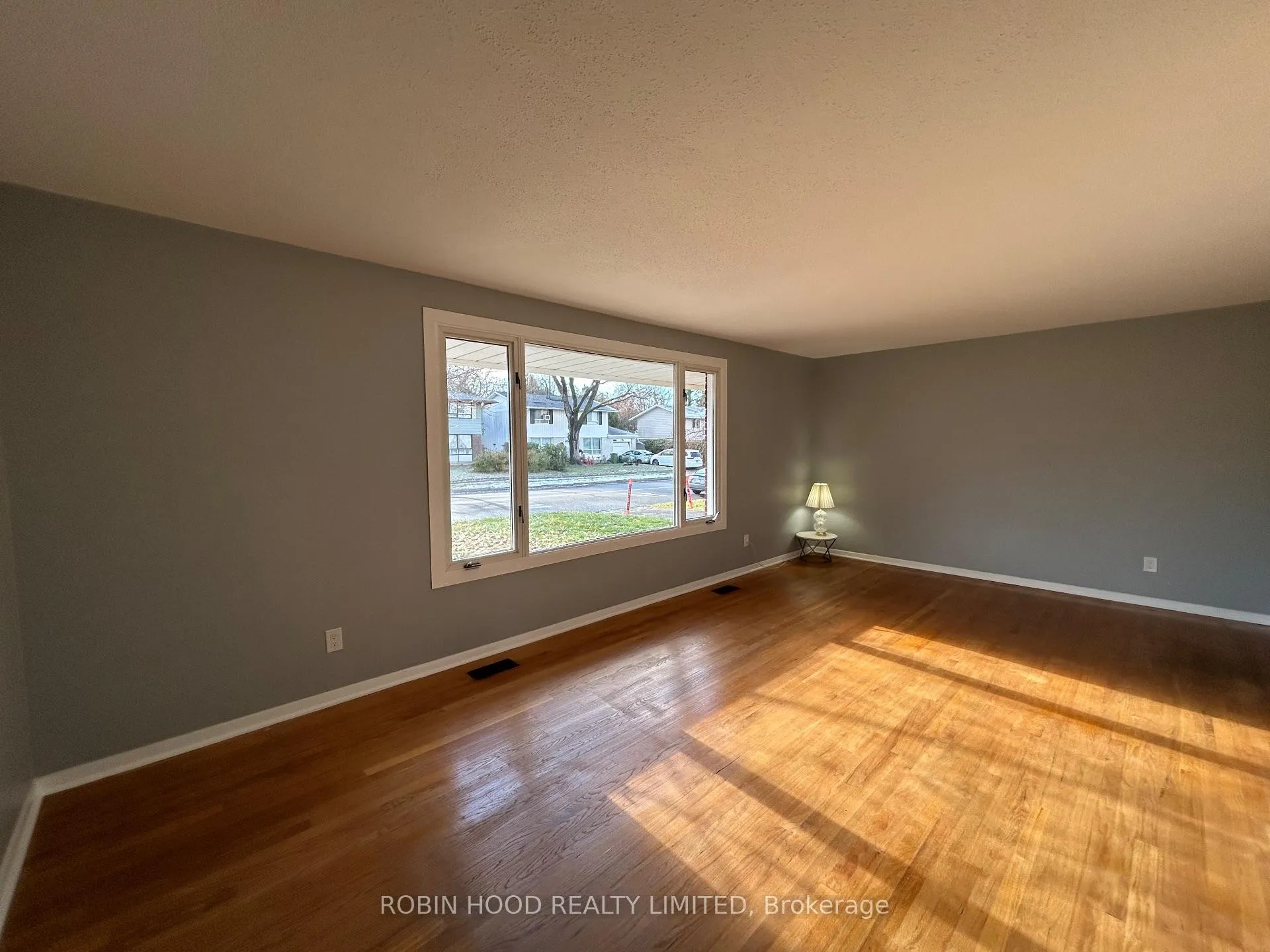 Photo 5 of 691 Fielding Drive, Ottawa, Riverside Park South — HOMEH