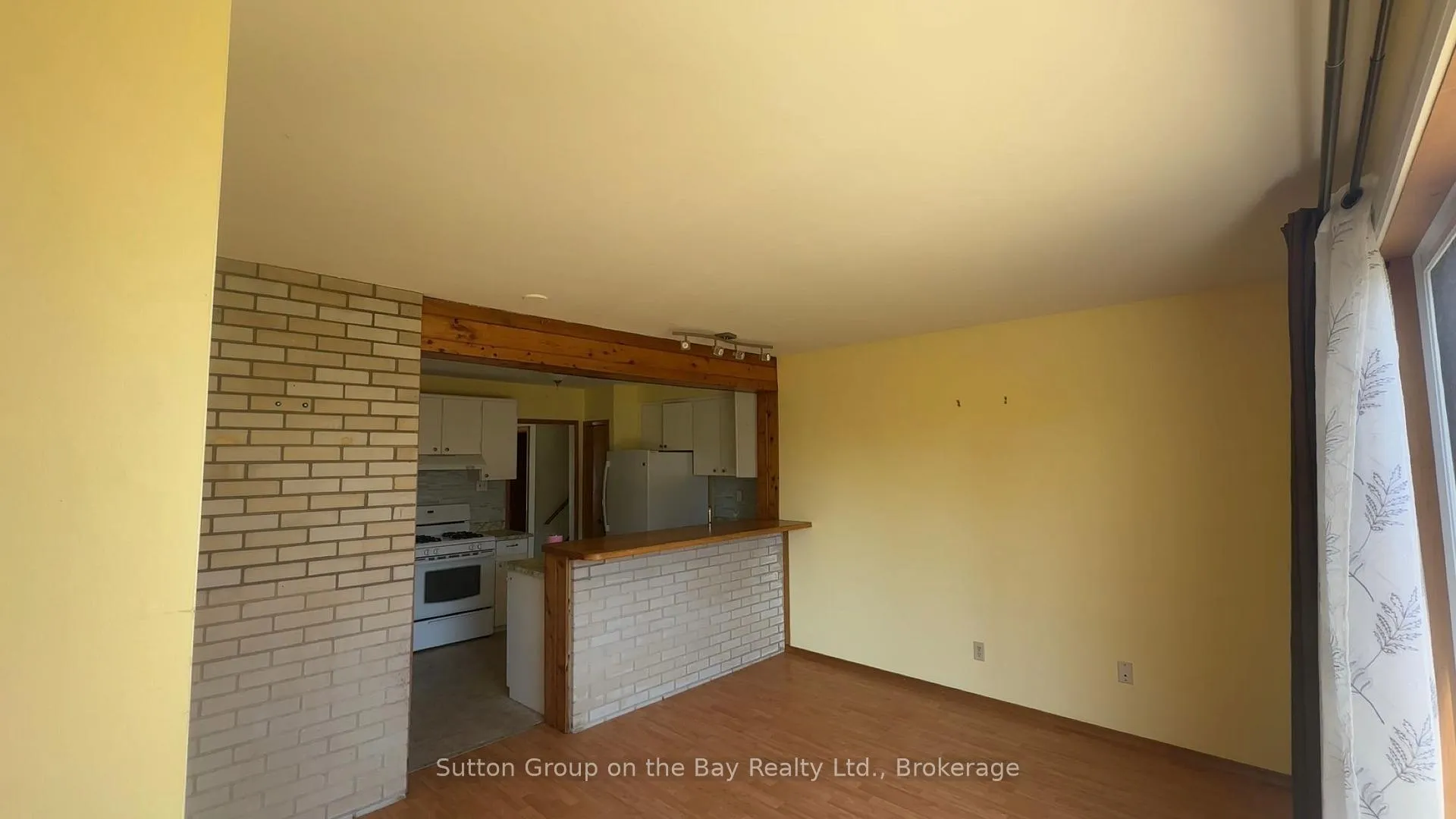 Photo 8 of 641 Oak Street, Collingwood — HOMEH