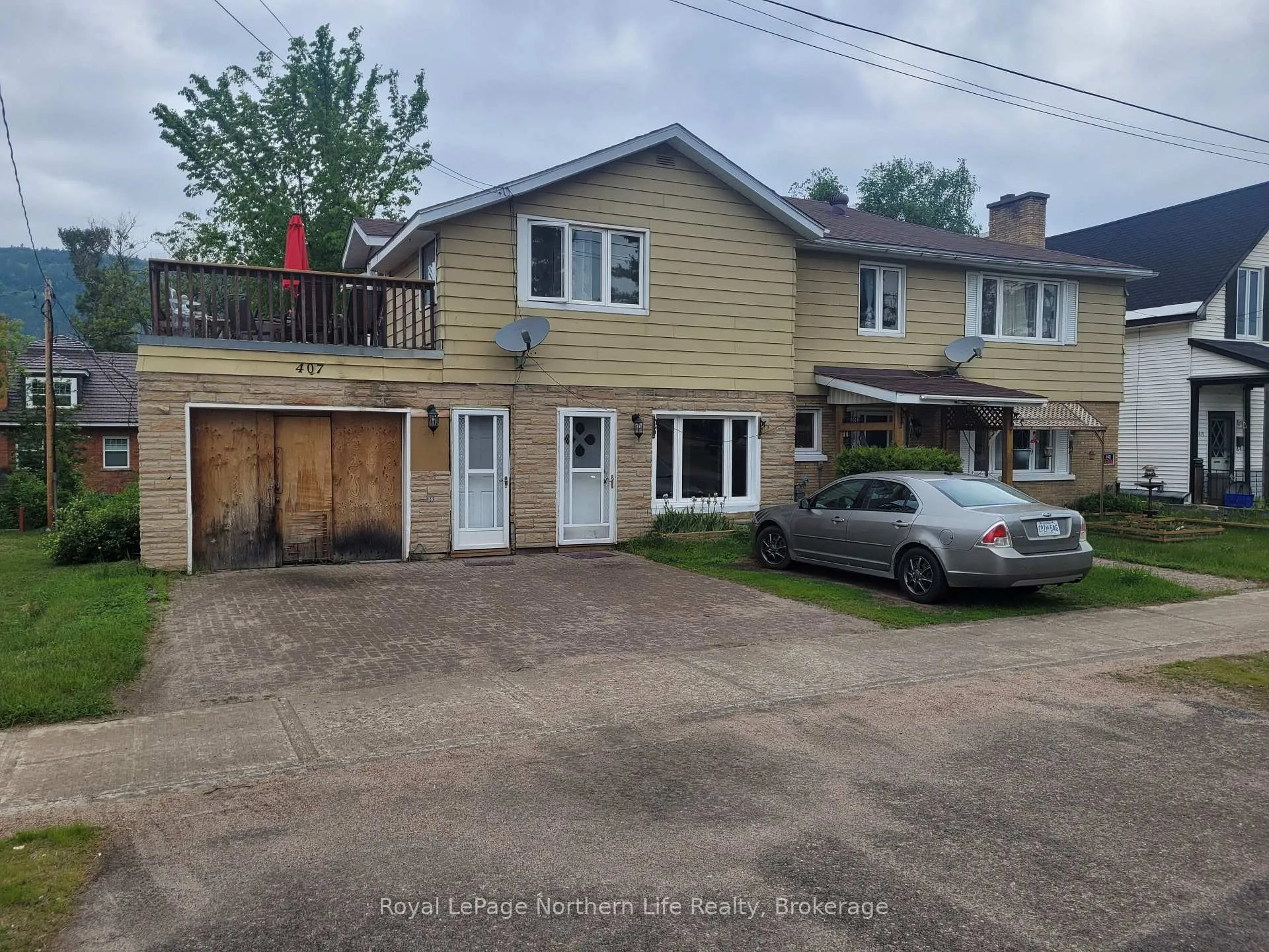 Front of 407 Valois Drive