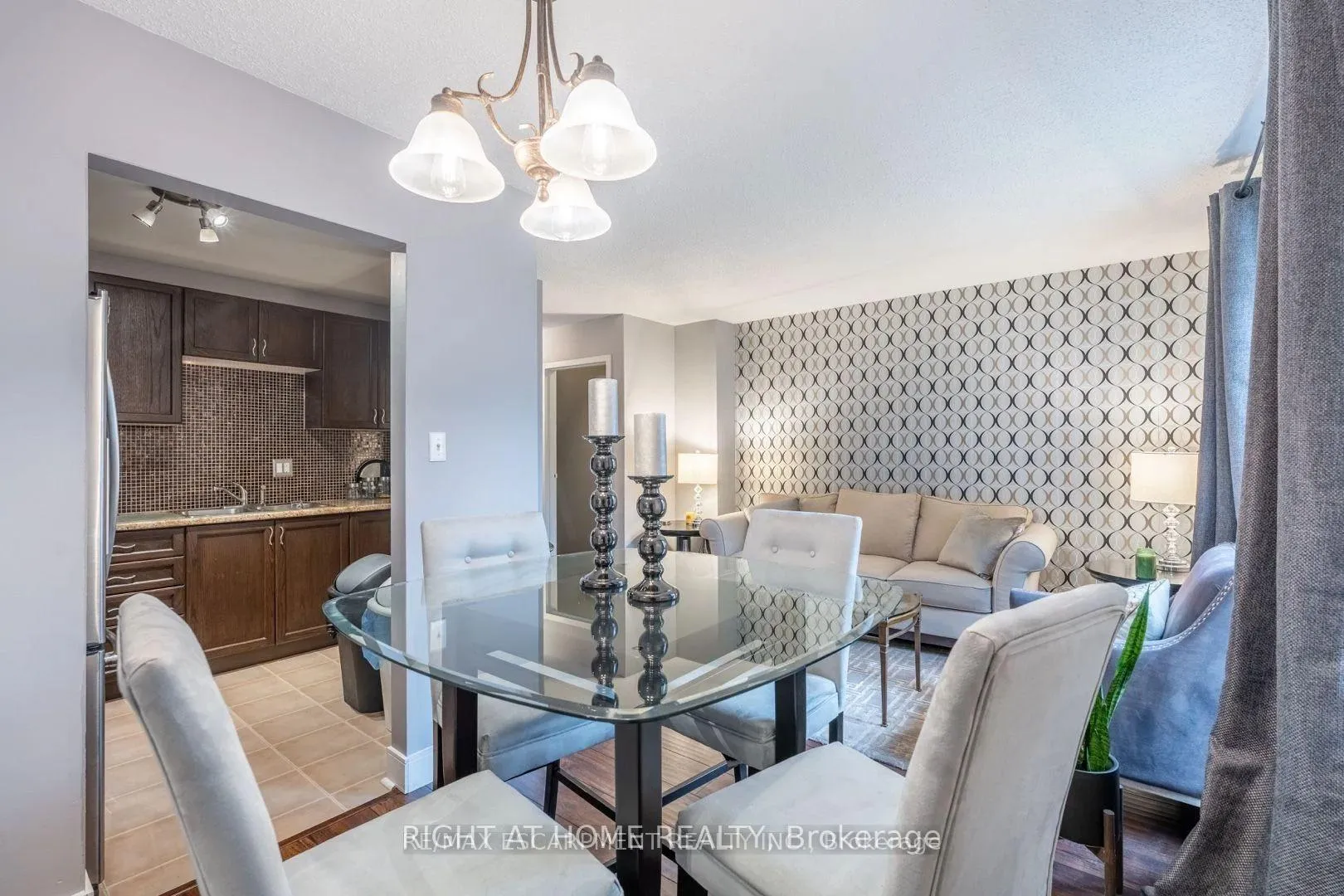Photo 2 of Unit 46, 33 Rochelle Avenue, Hamilton, Quinndale — HOMEH