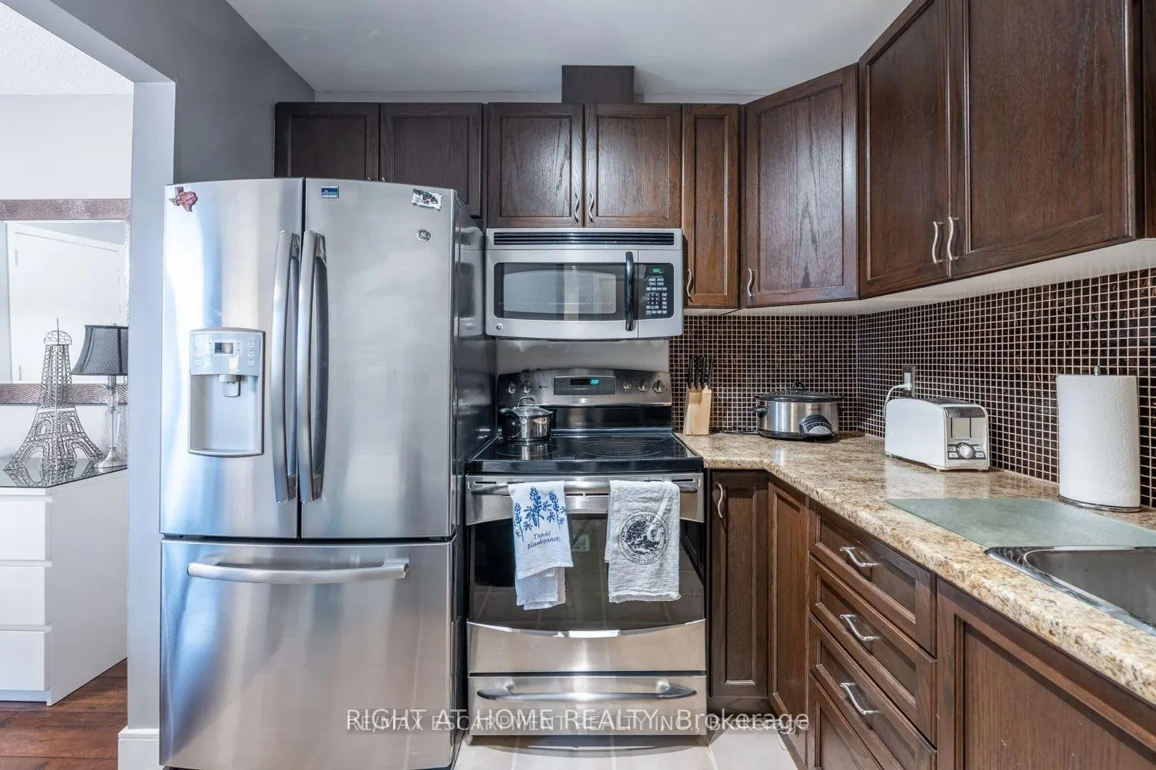 Photo 5 of Unit 46, 33 Rochelle Avenue, Hamilton, Quinndale — HOMEH