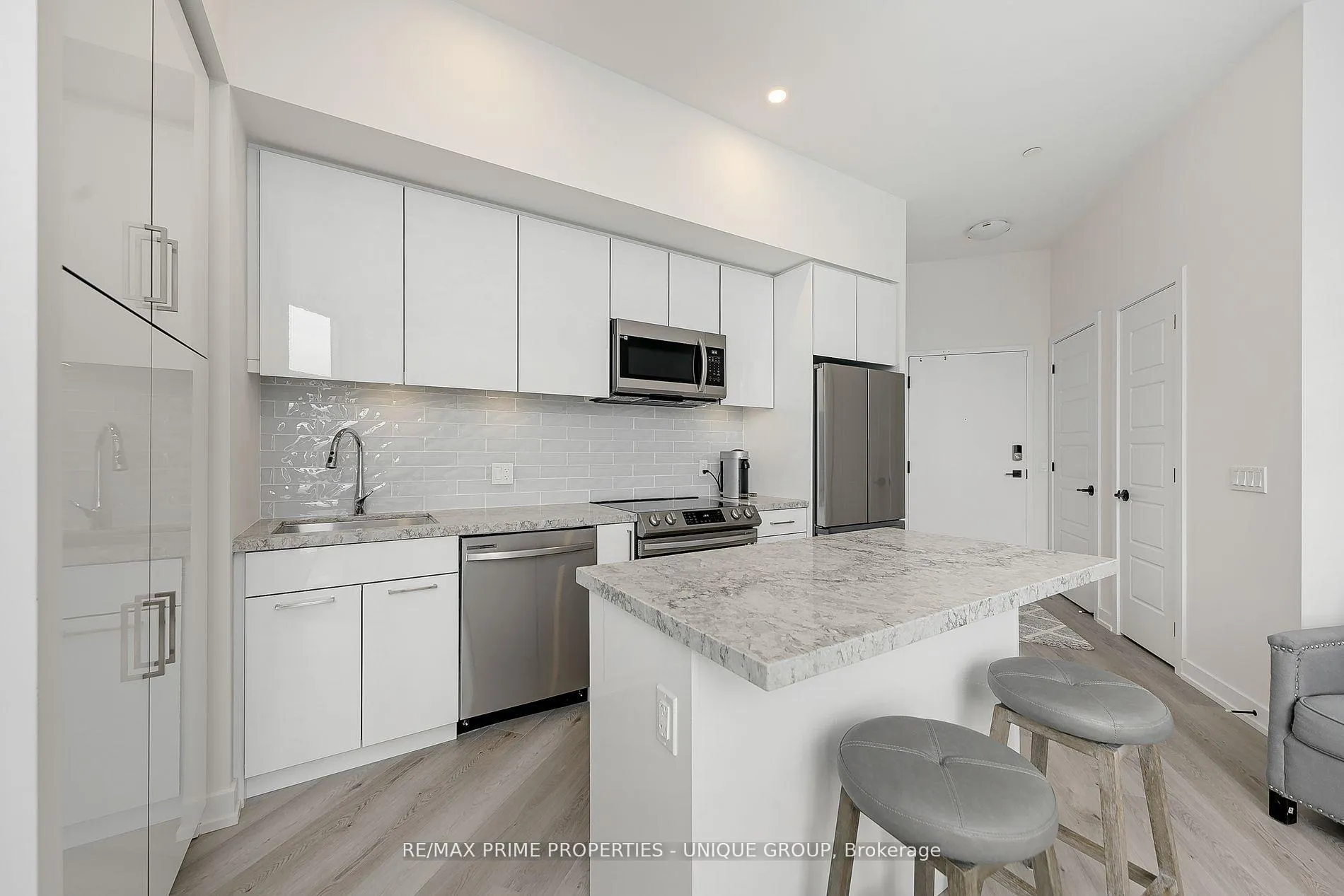 Photo 26 of Unit 427, 415 Sea Ray Avenue, Innisfil, Rural Innisfil — HOMEH