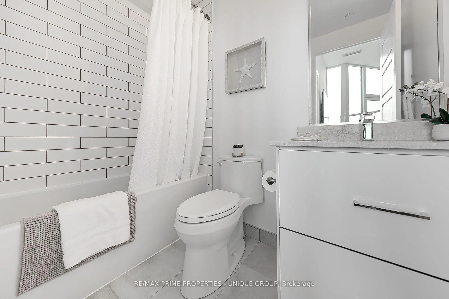 Photo 29 of Unit 427, 415 Sea Ray Avenue, Innisfil, Rural Innisfil — HOMEH