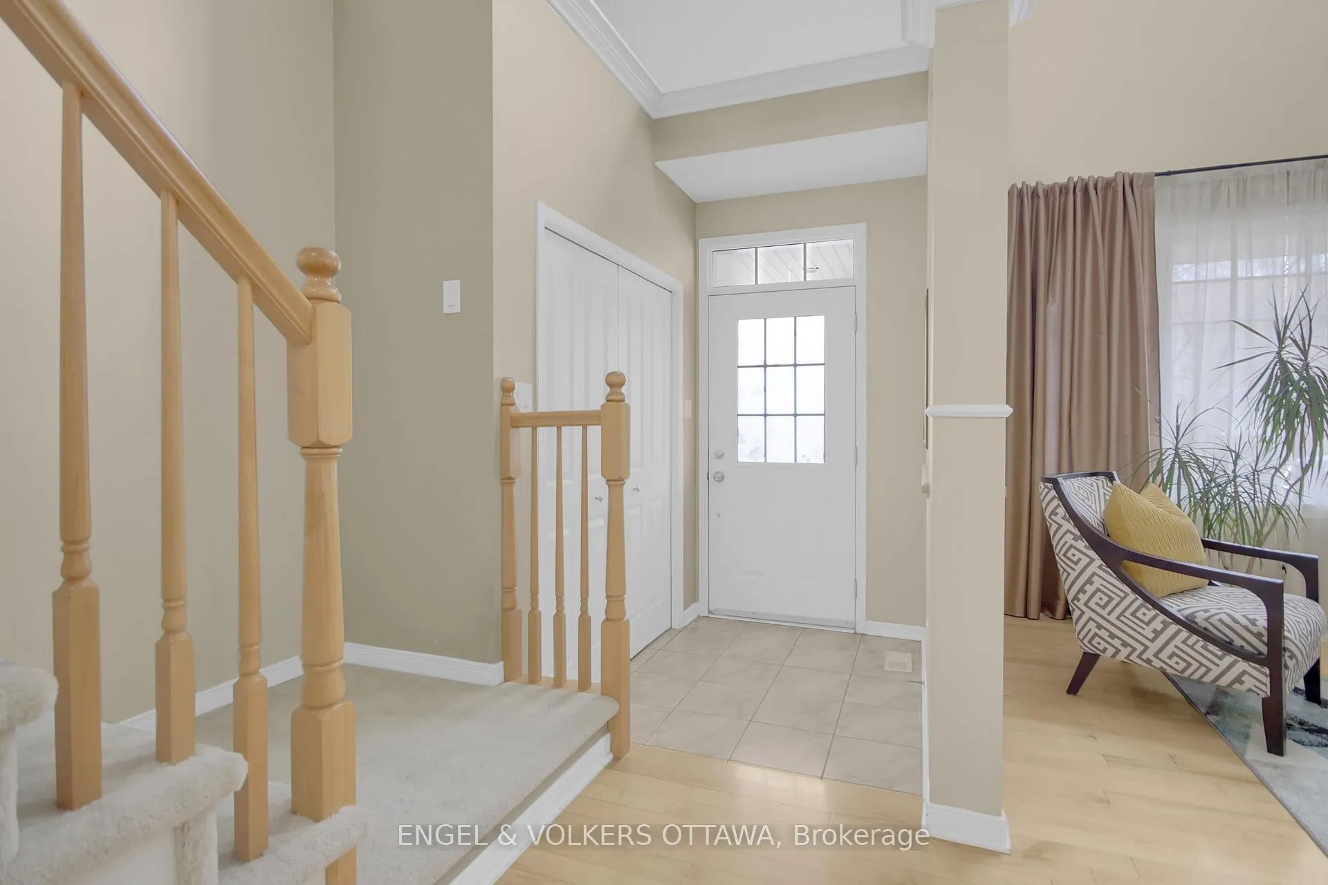 Photo 3 of 153 Arrowwood Drive, Ottawa, Stittsville (South) — HOMEH