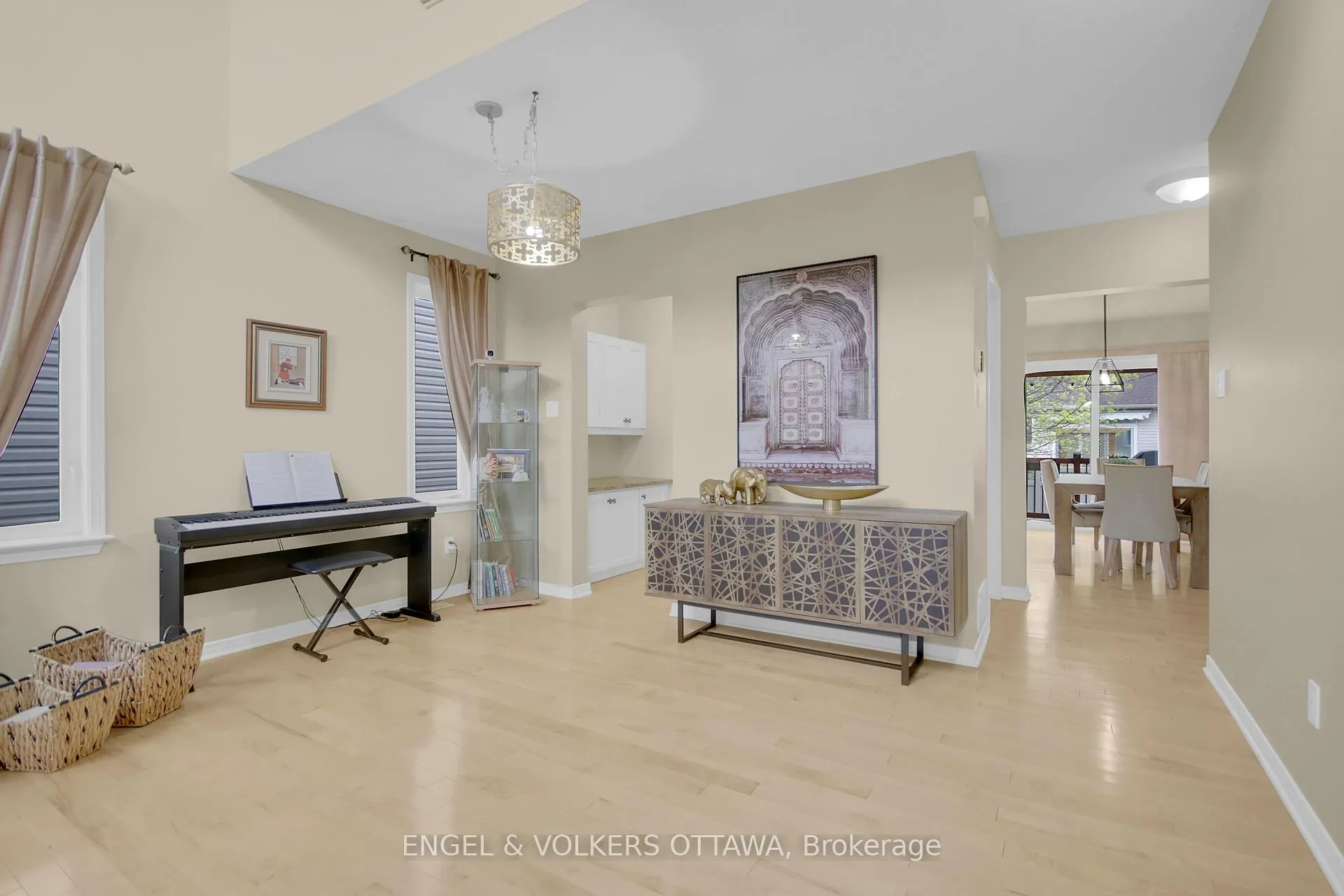 Photo 6 of 153 Arrowwood Drive, Ottawa, Stittsville (South) — HOMEH