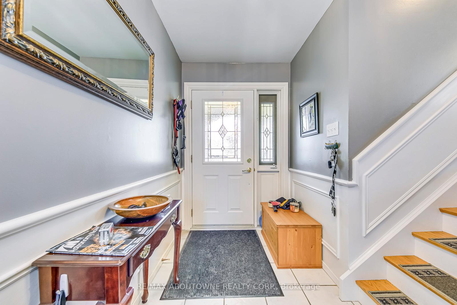 Photo 3 of 4312 Longmoor Drive, Burlington, Shoreacres — HOMEH