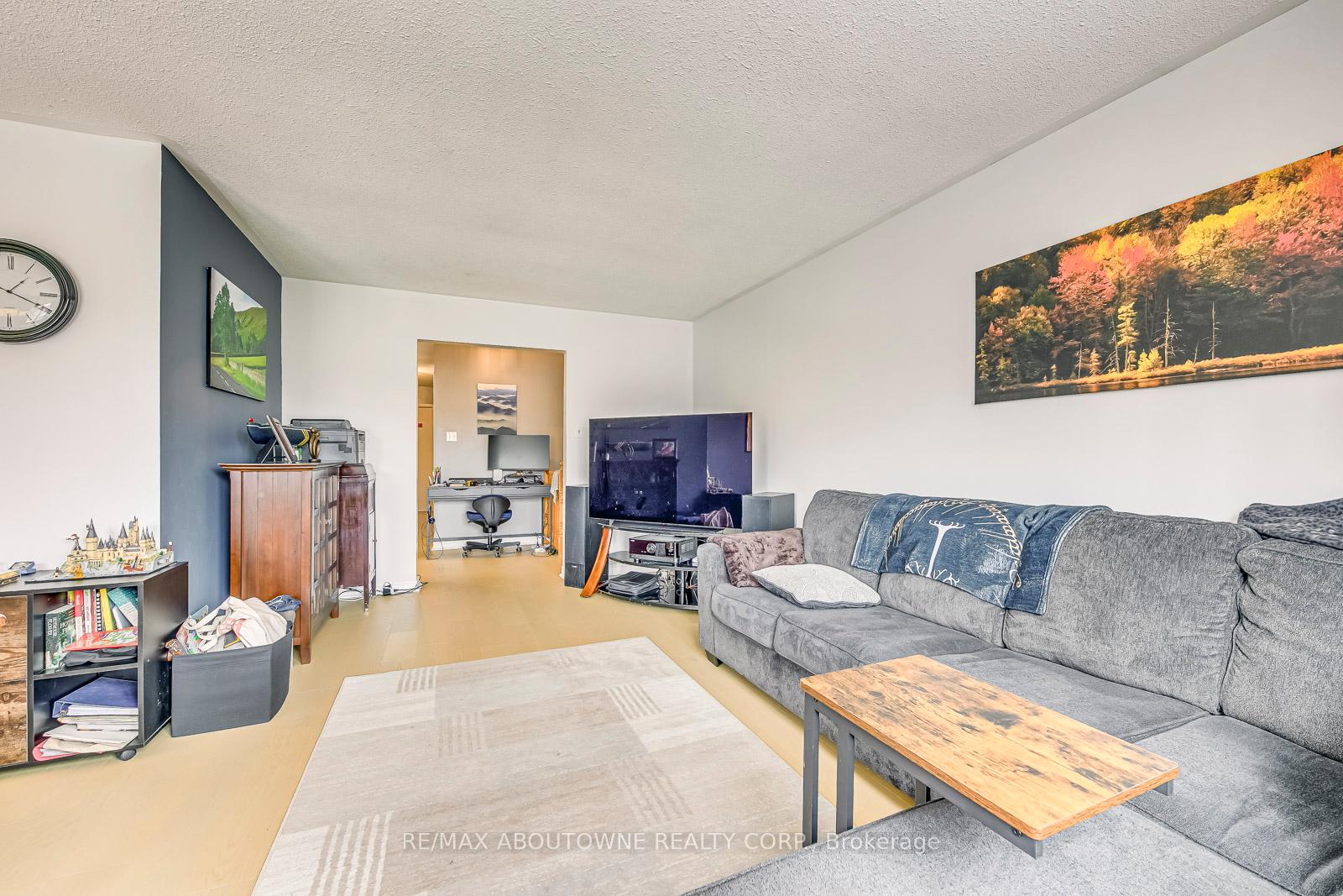 Photo 7 of 4312 Longmoor Drive, Burlington, Shoreacres — HOMEH
