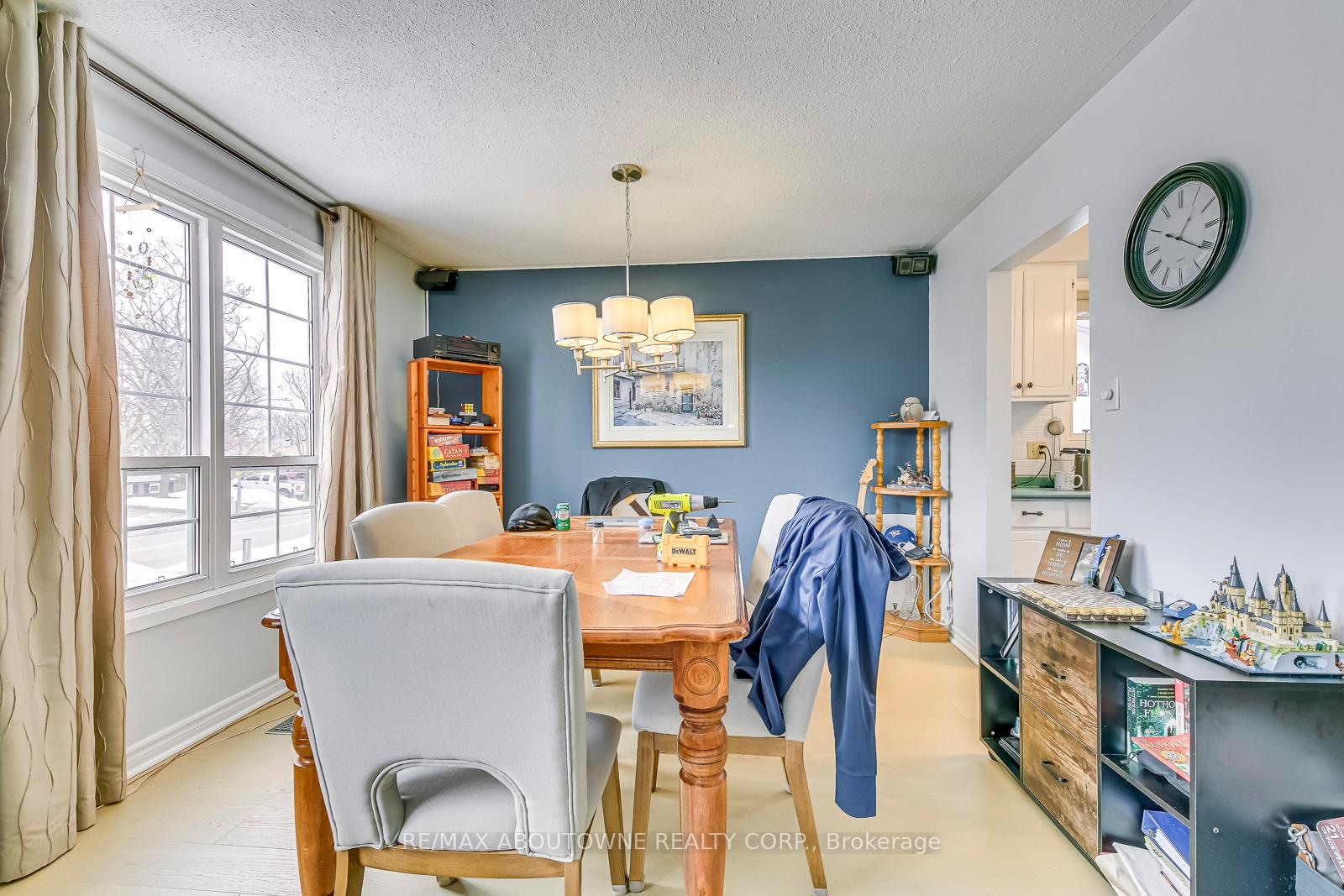 Photo 8 of 4312 Longmoor Drive, Burlington, Shoreacres — HOMEH