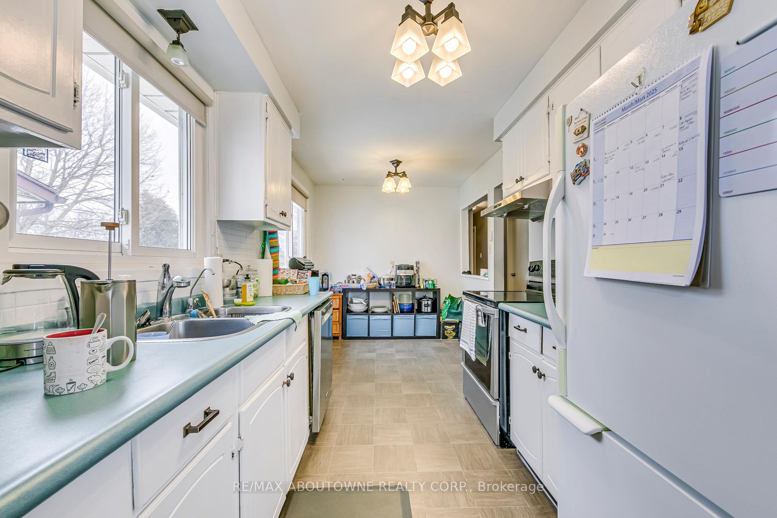 Photo 10 of 4312 Longmoor Drive, Burlington, Shoreacres — HOMEH