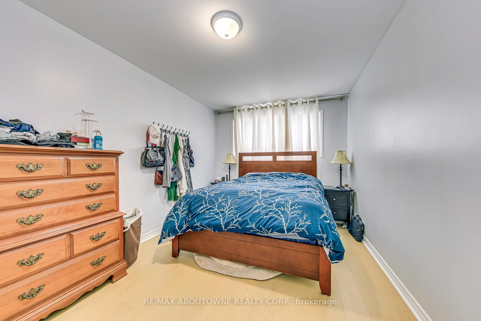Photo 14 of 4312 Longmoor Drive, Burlington, Shoreacres — HOMEH
