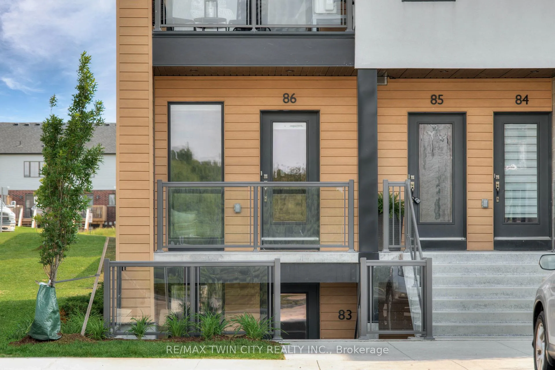 Front of Unit 86, 261 Woodbine Avenue